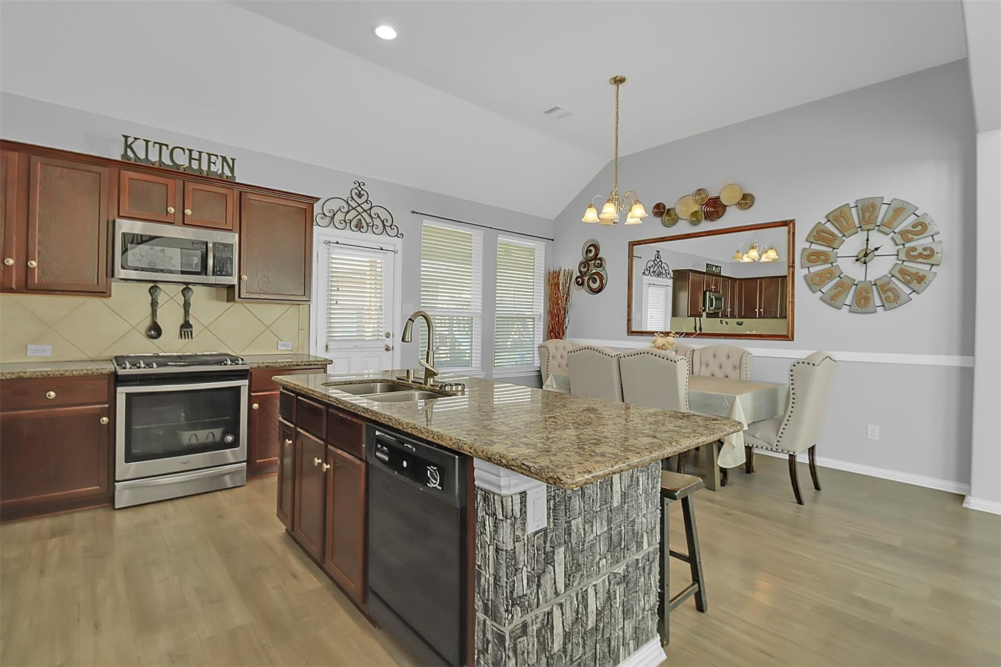 3903 Hunters Trl, Baytown, TX 77521 photo