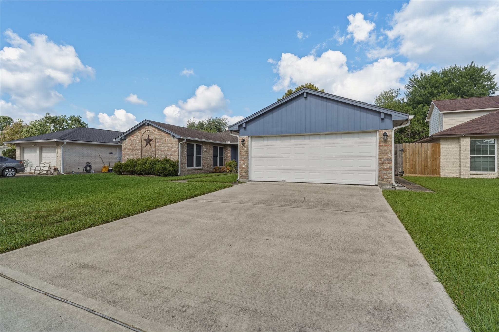 17330 Herrnhut Dr, Webster, TX 77598 photo