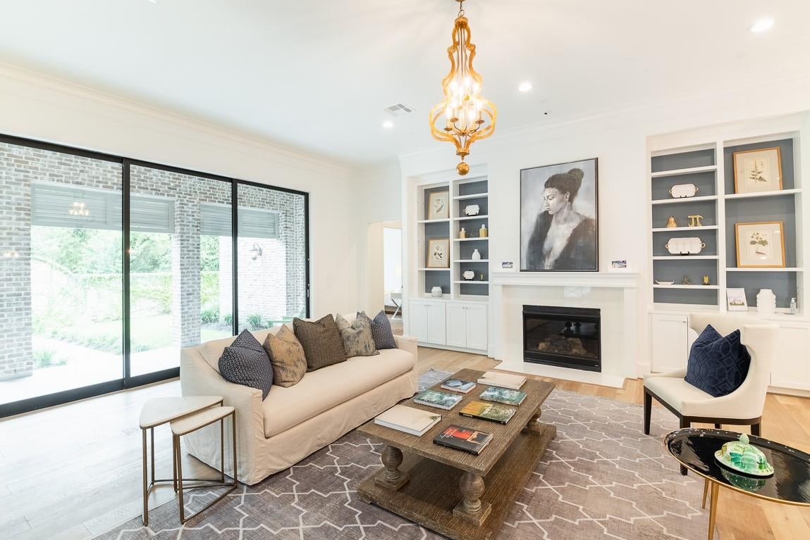 5916 Cottage Grove Lake Dr, Houston, TX 77007