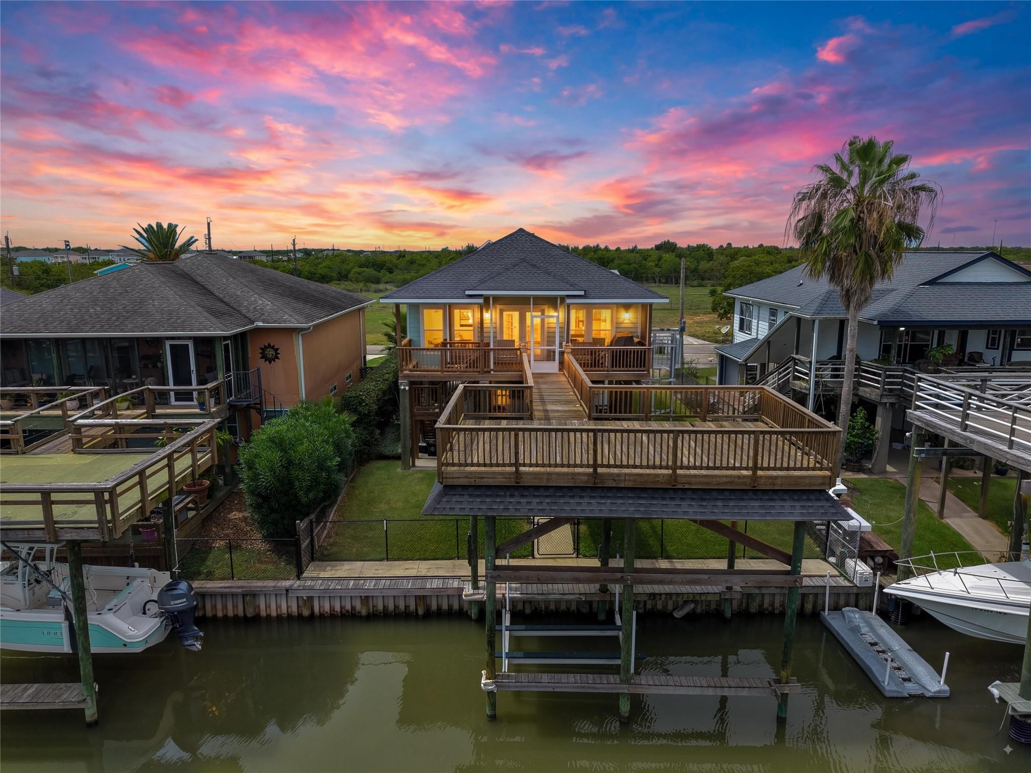 1227 23 St, San Leon, TX 77539