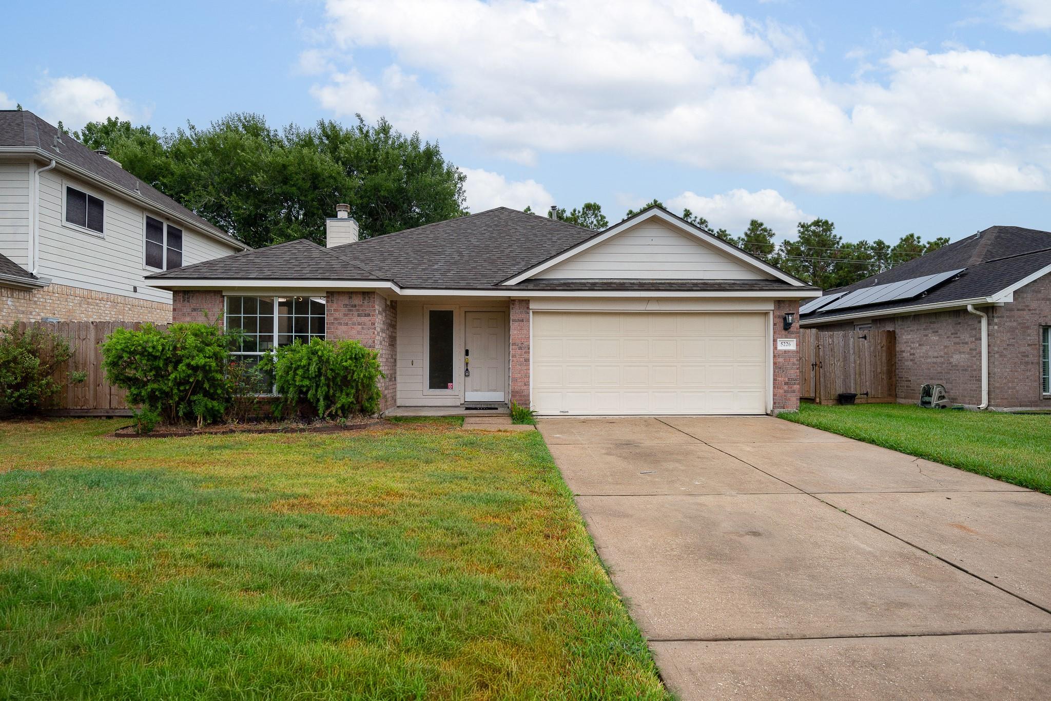 5226 Chasewood Dr, Bacliff, TX 77518