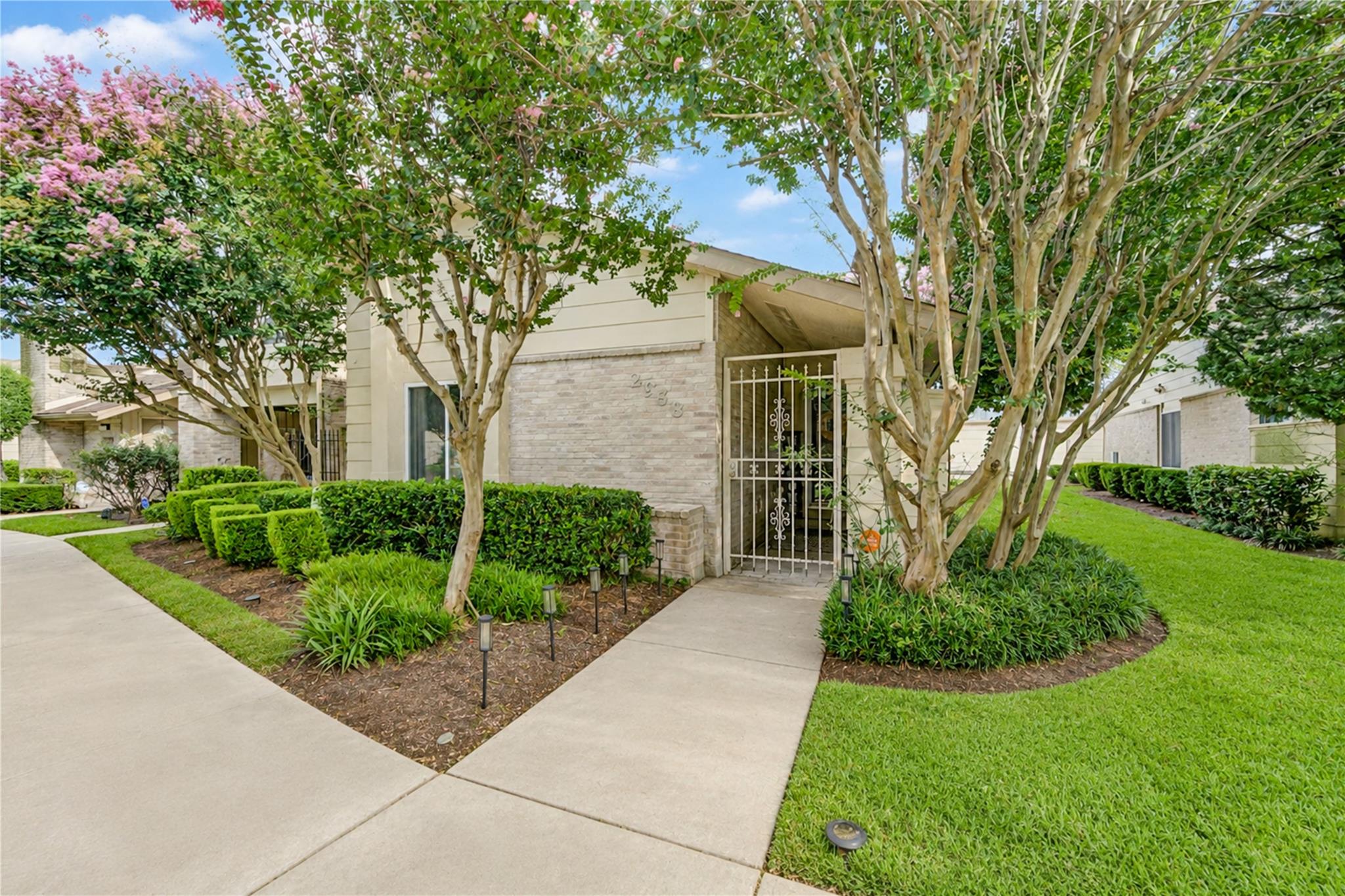 2958 Meadowgrass Ln, Houston, TX 77082