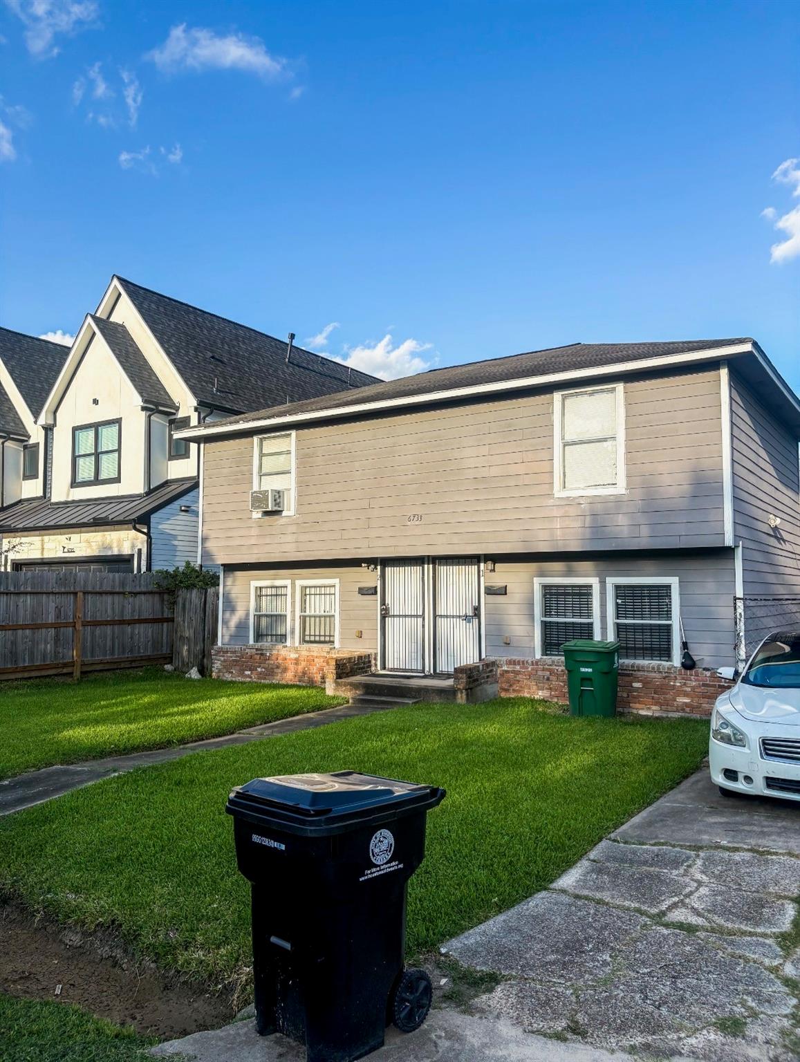 6733 Burkett St, Houston, TX 77021