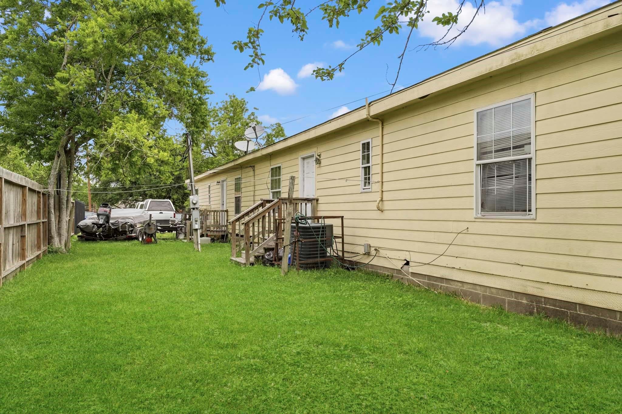 7446 Weyburn St, Houston, TX 77028 photo