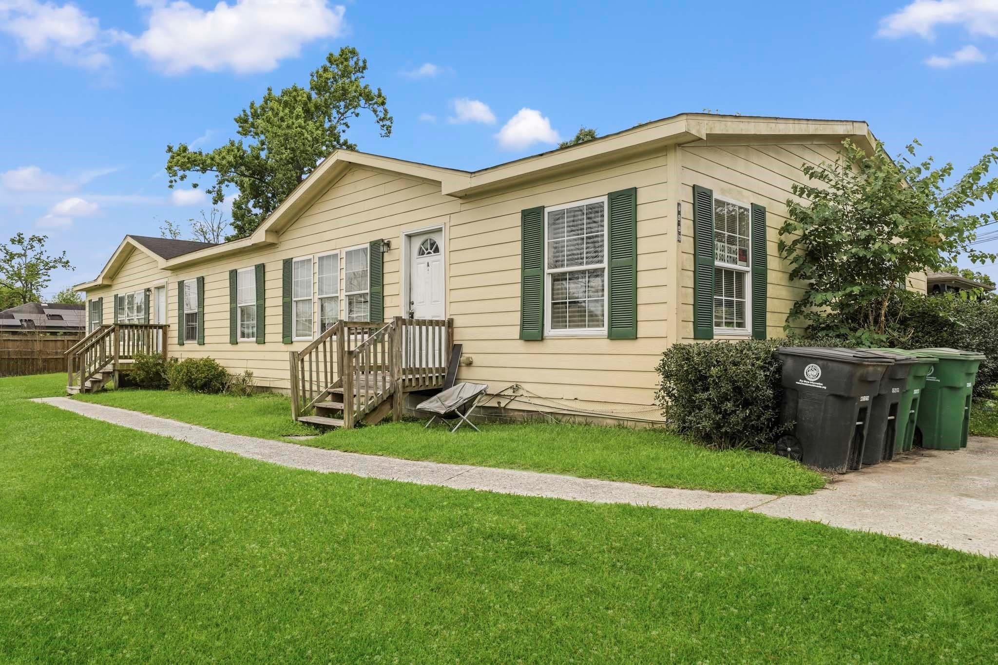 7446 Weyburn St, Houston, TX 77028 photo