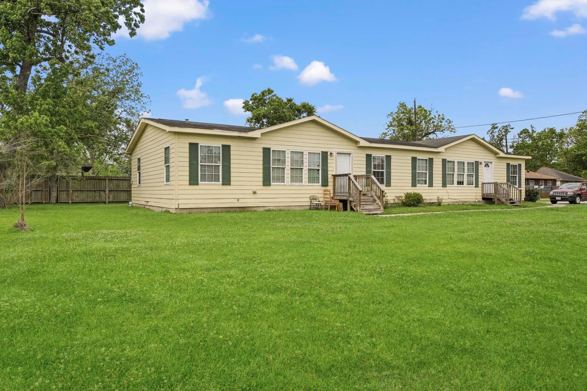7446 Weyburn St, Houston, TX 77028 photo