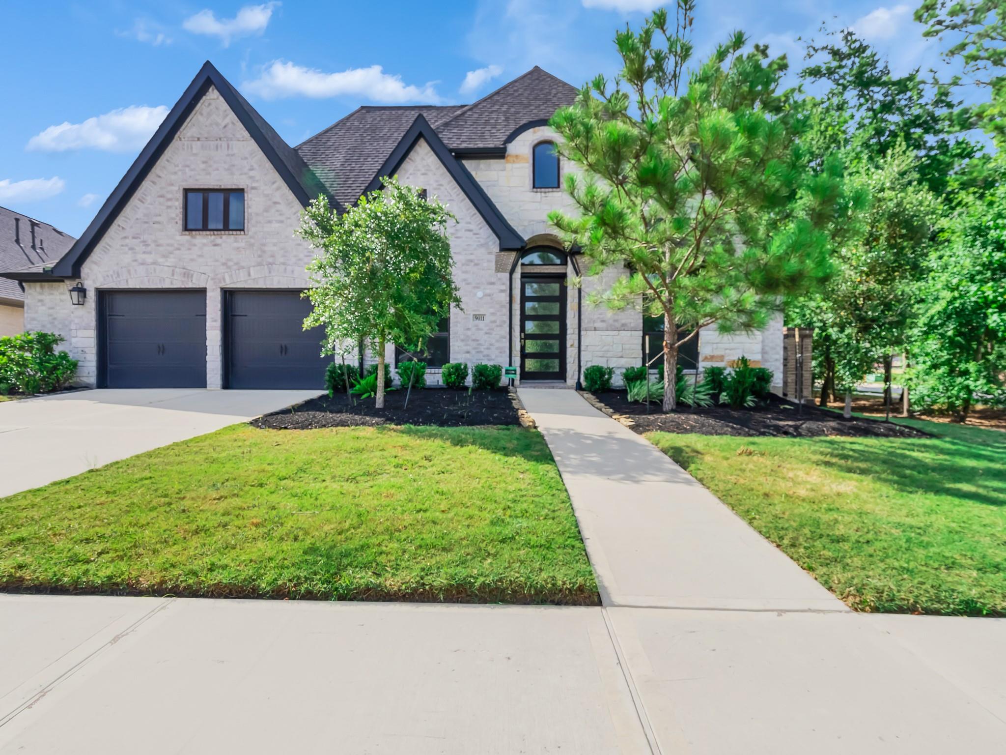 9011 Charmwood Ln, Magnolia, TX 77354