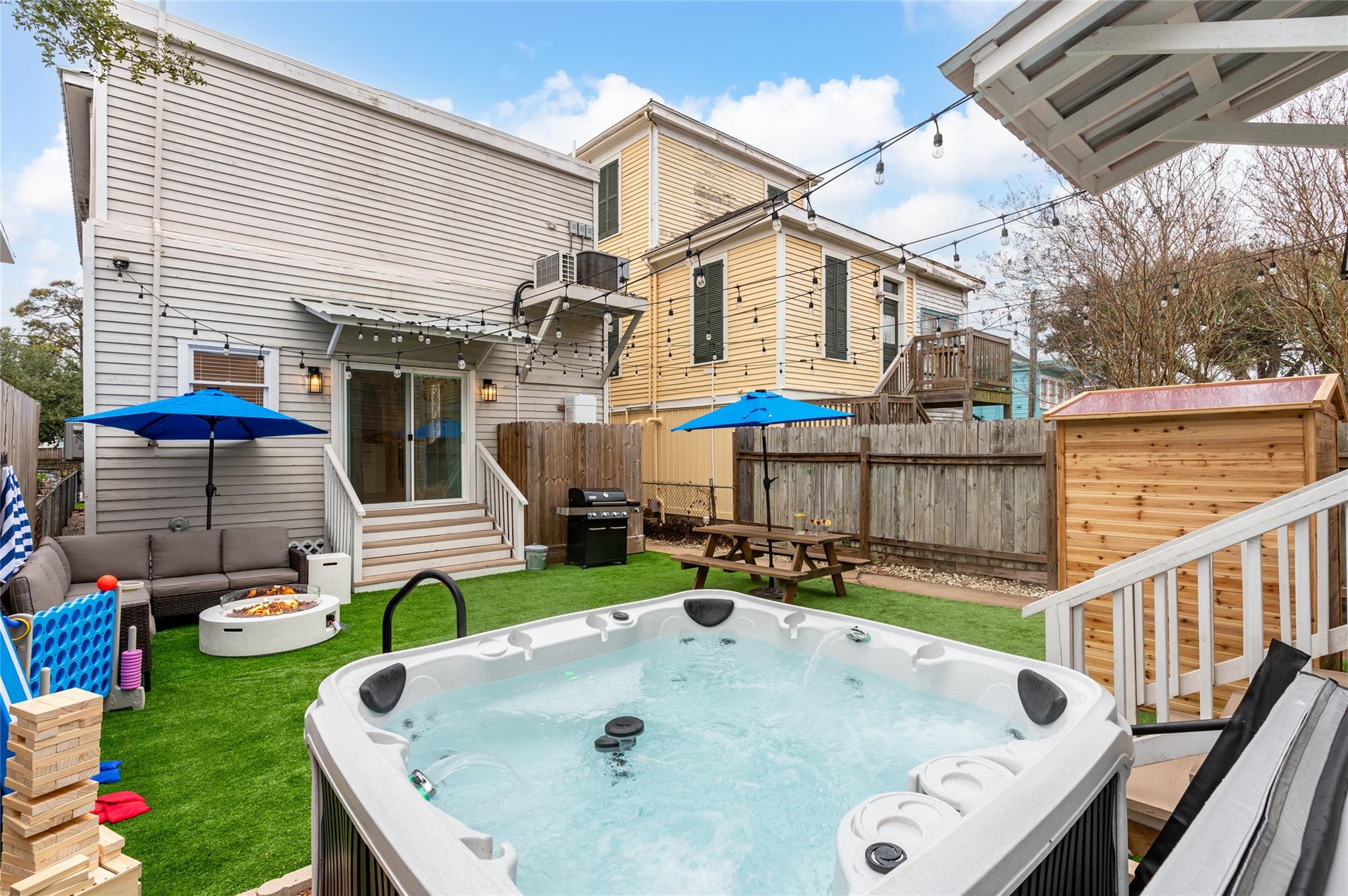 1021 Sealy St, Galveston, TX 77550