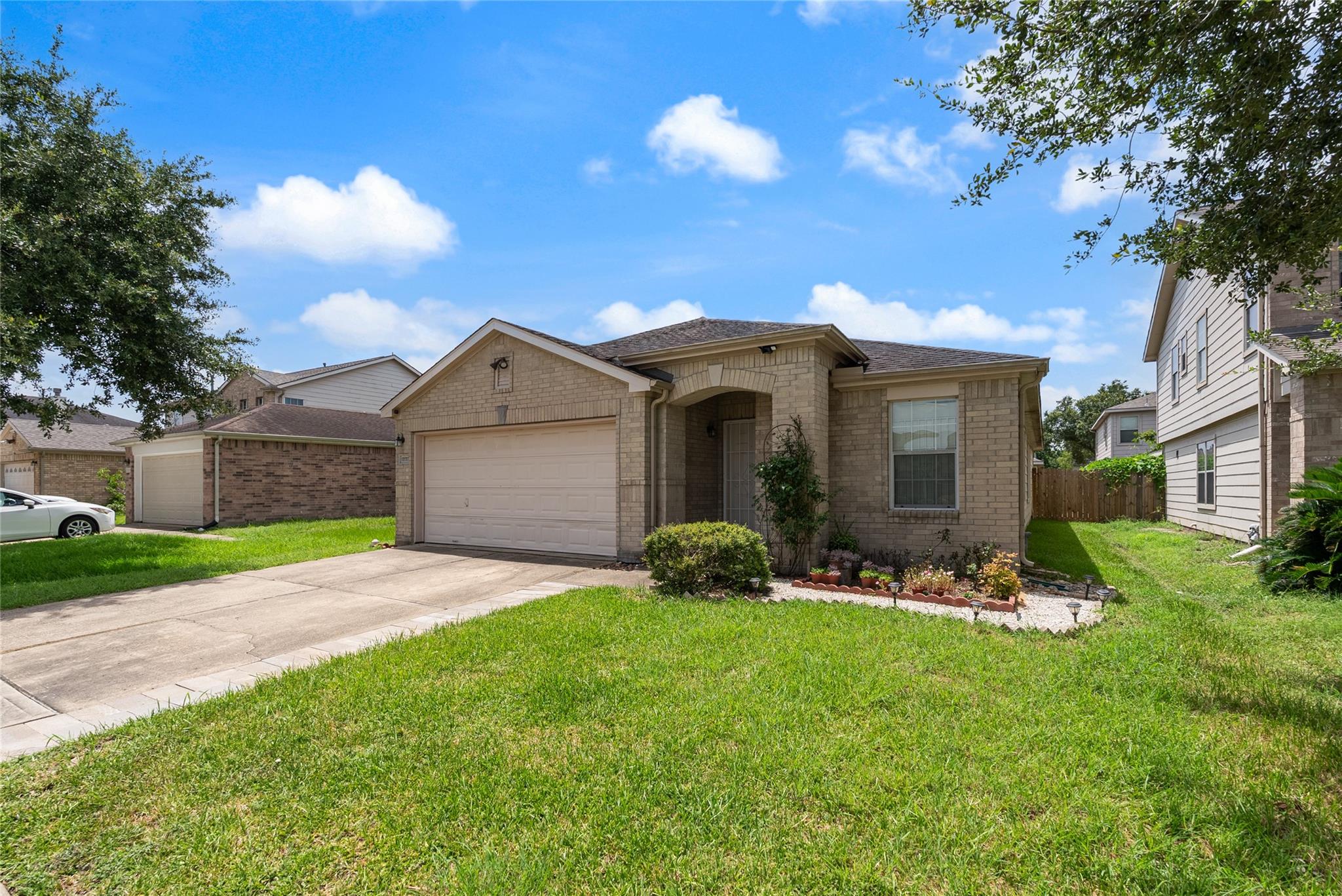 13123 Dawn Hollow Ln, Houston, TX 77072