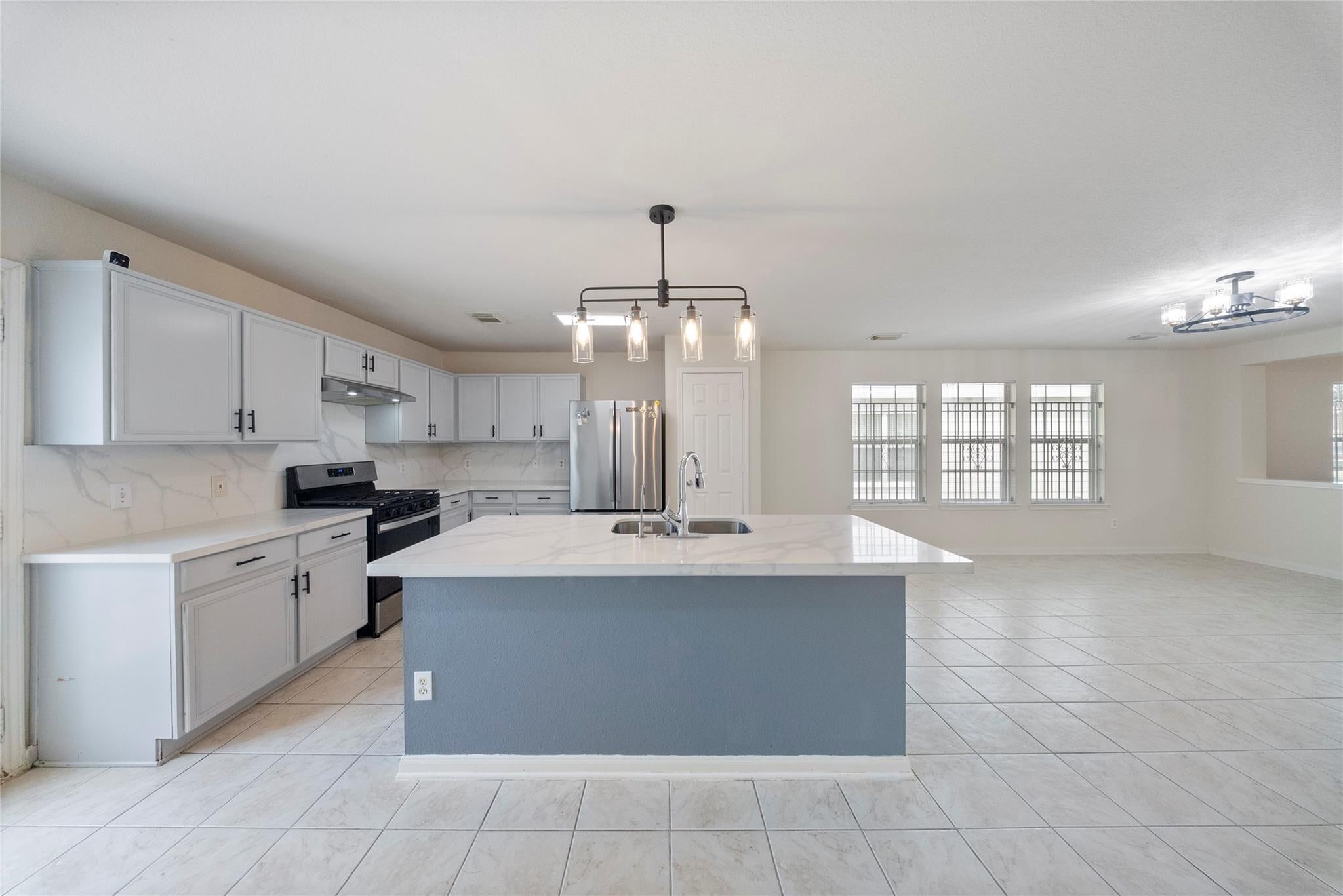 13123 Dawn Hollow Ln, Houston, TX 77072 photo