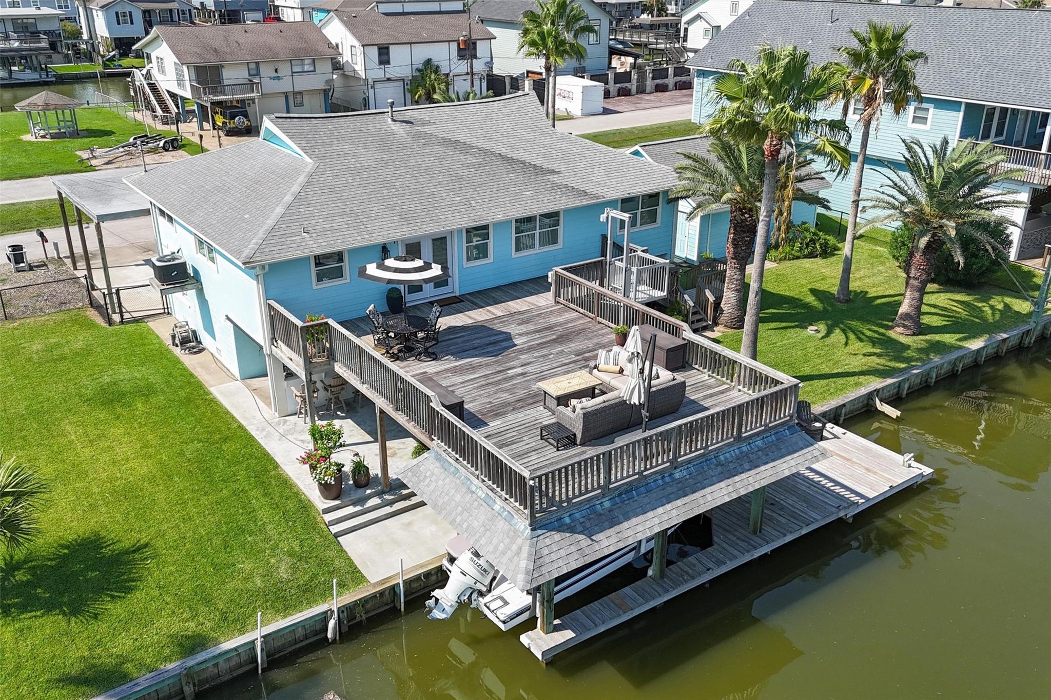 276 Barracuda St, Bayou Vista, TX 77563