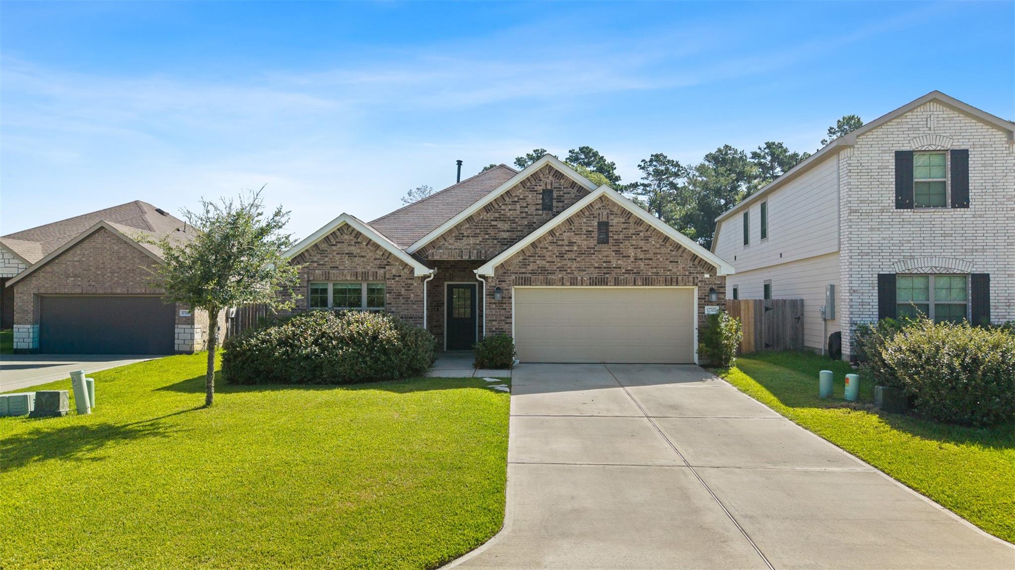 17707 Sapphire Pines Dr, New Caney, TX 77357