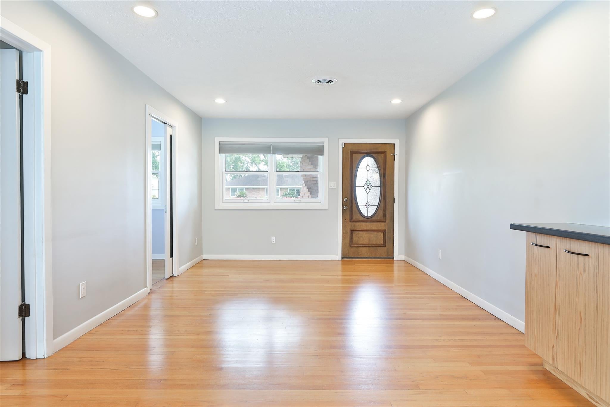 2427 Willowby Dr, Houston, TX 77008 photo