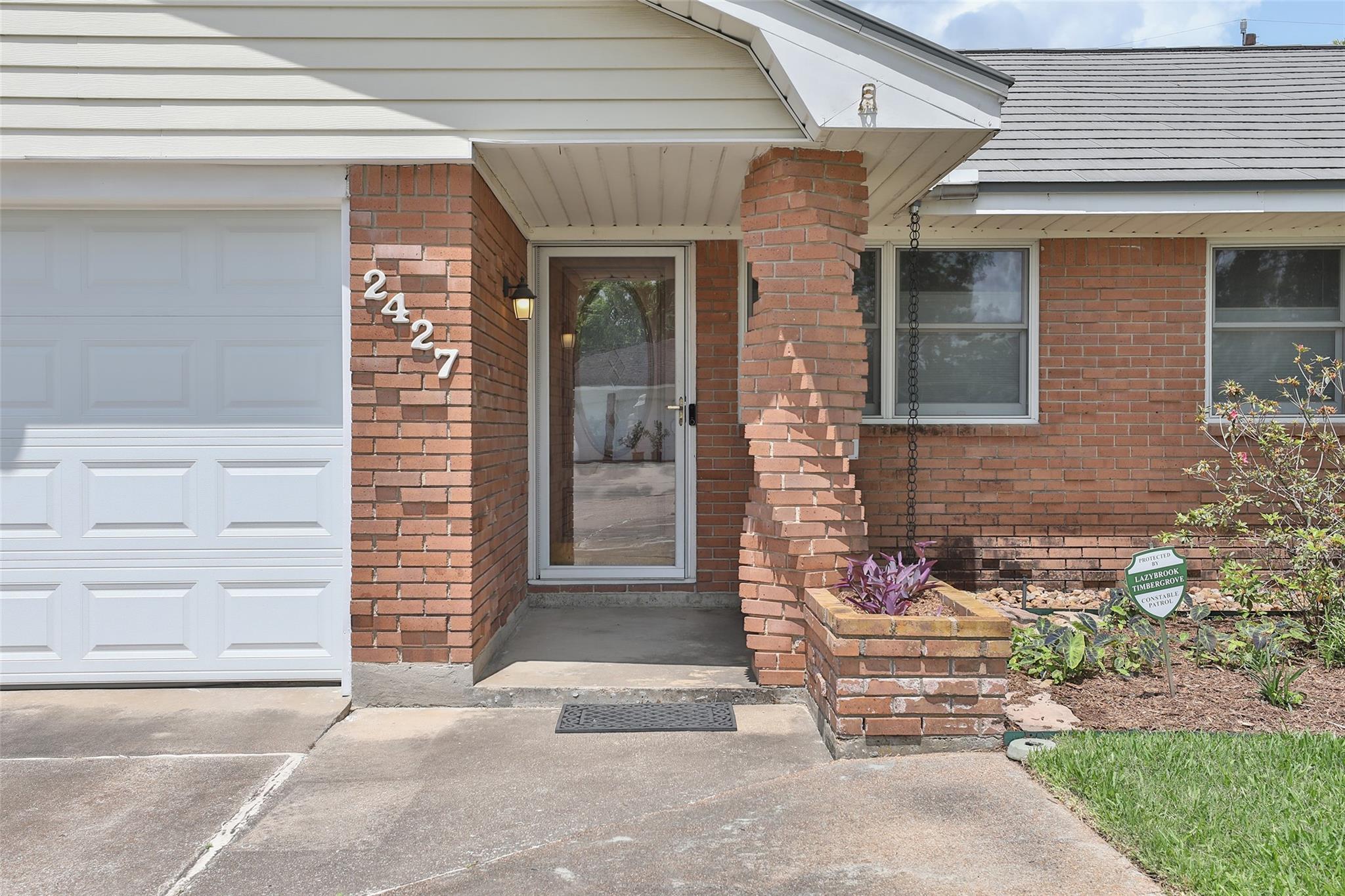 2427 Willowby Dr, Houston, TX 77008 photo
