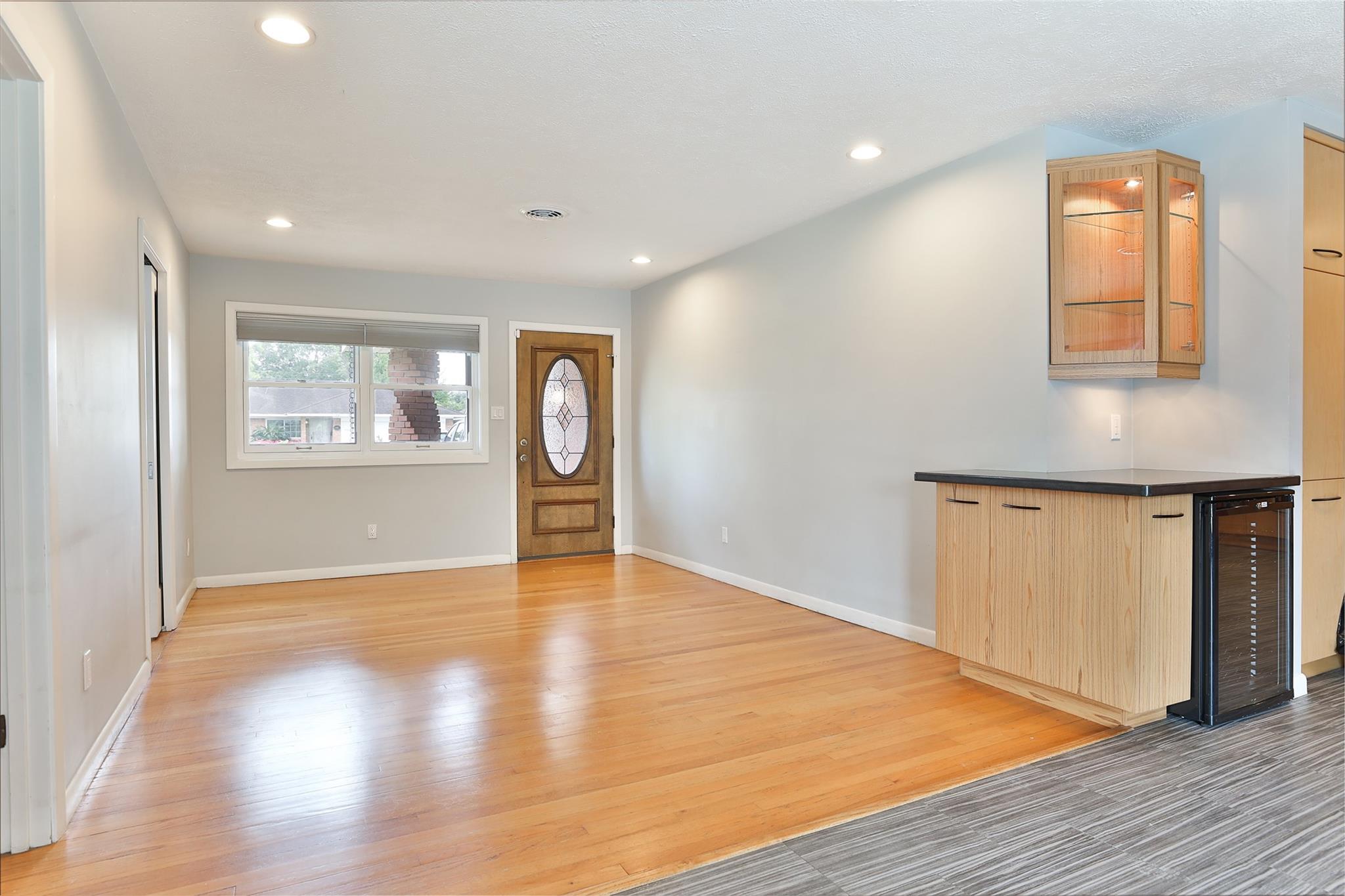 2427 Willowby Dr, Houston, TX 77008 photo