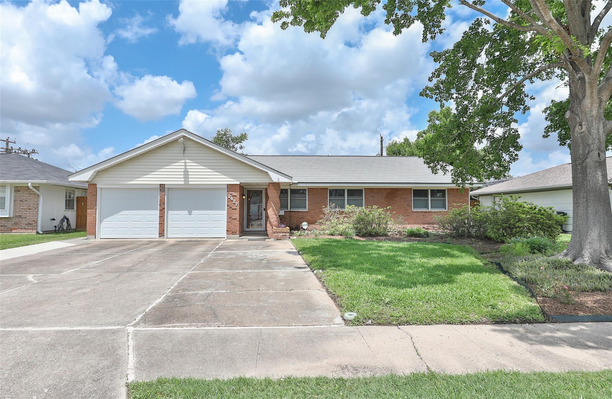 2427 Willowby Dr, Houston, TX 77008 photo