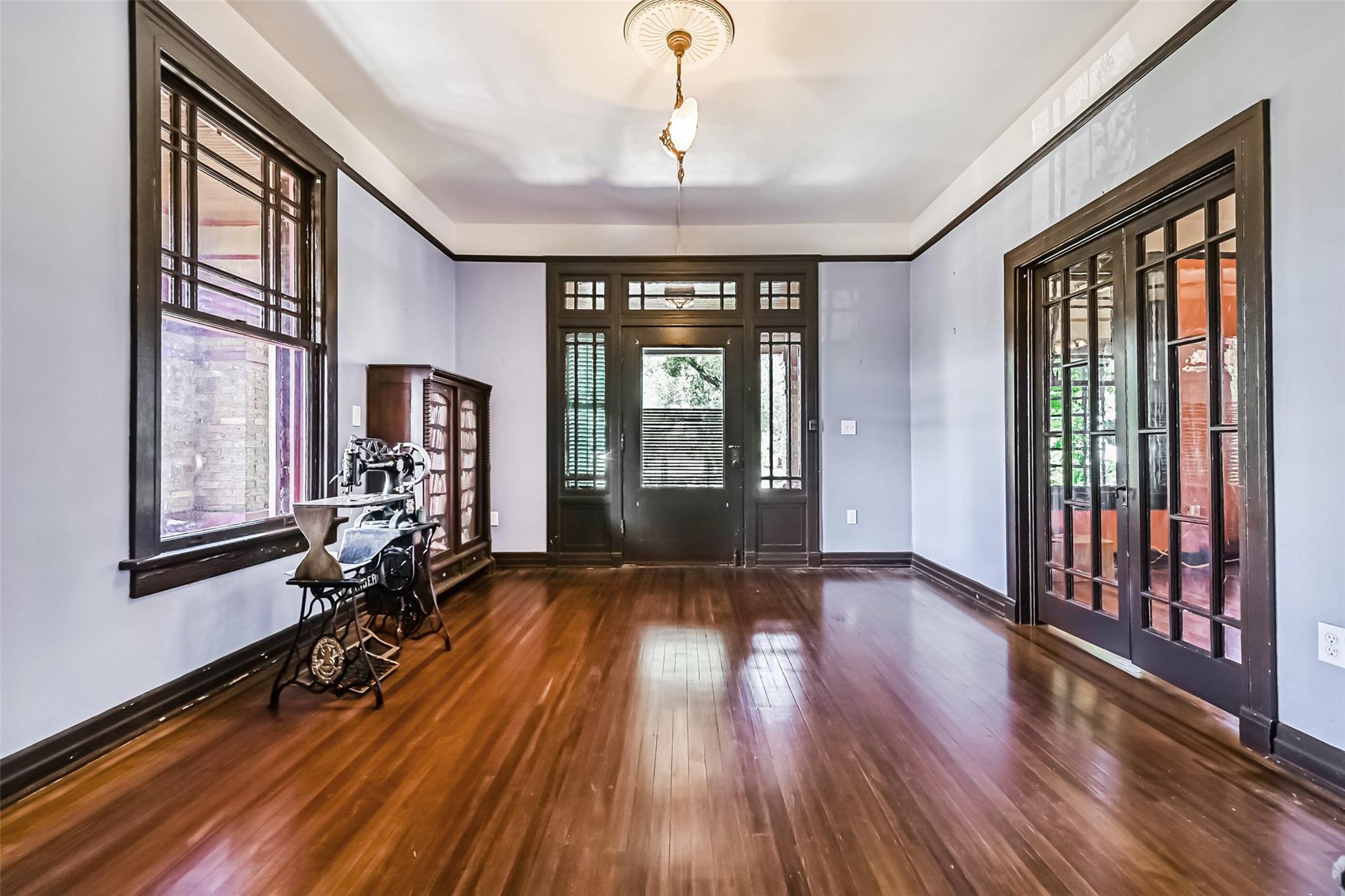 2911 Broadway St, Galveston, TX 77550 photo