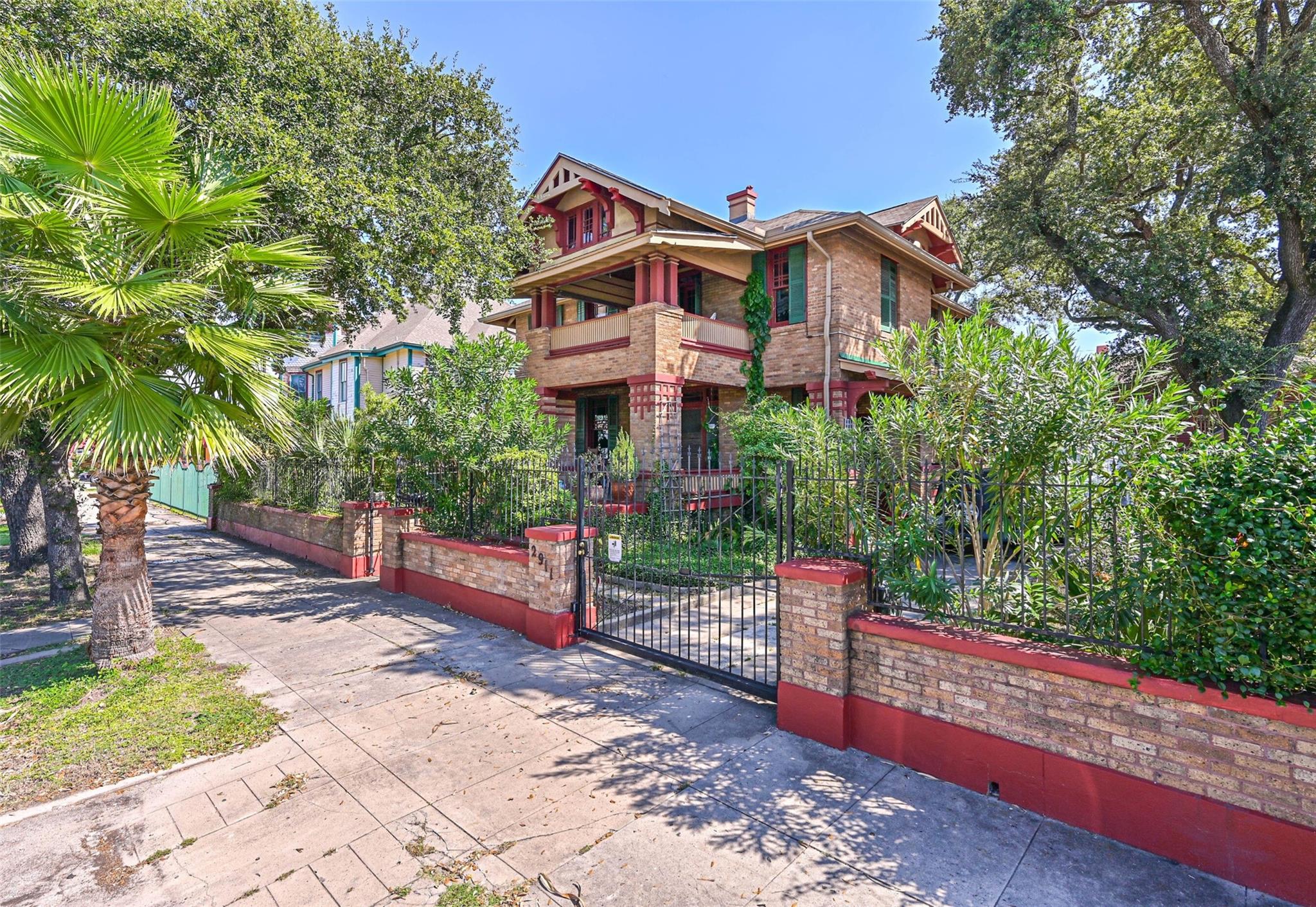 2911 Broadway St, Galveston, TX 77550