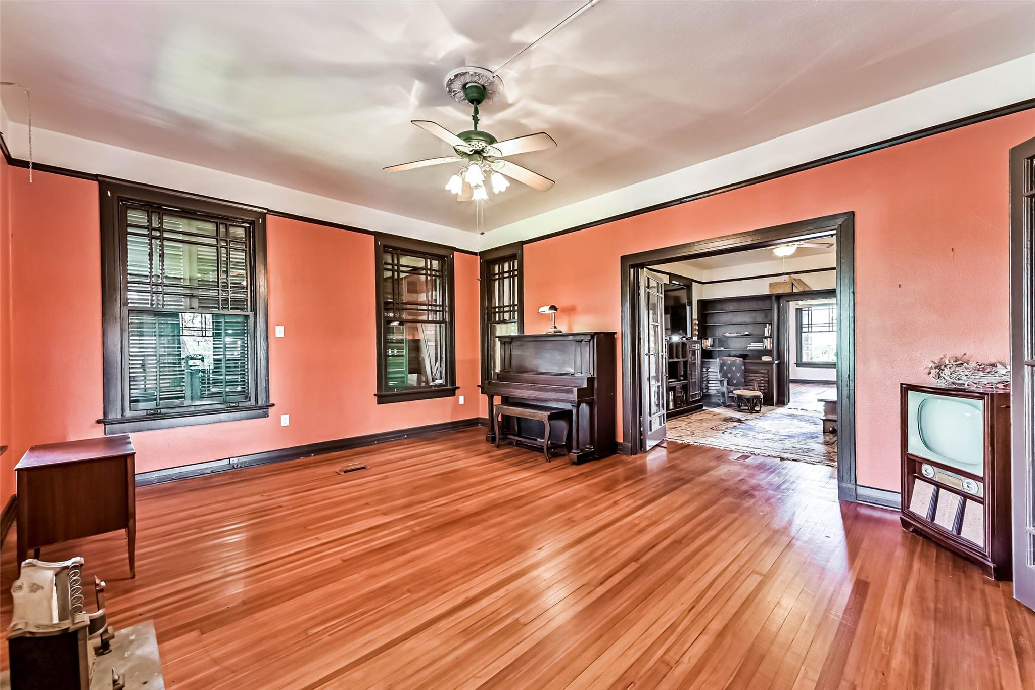 2911 Broadway St, Galveston, TX 77550 photo