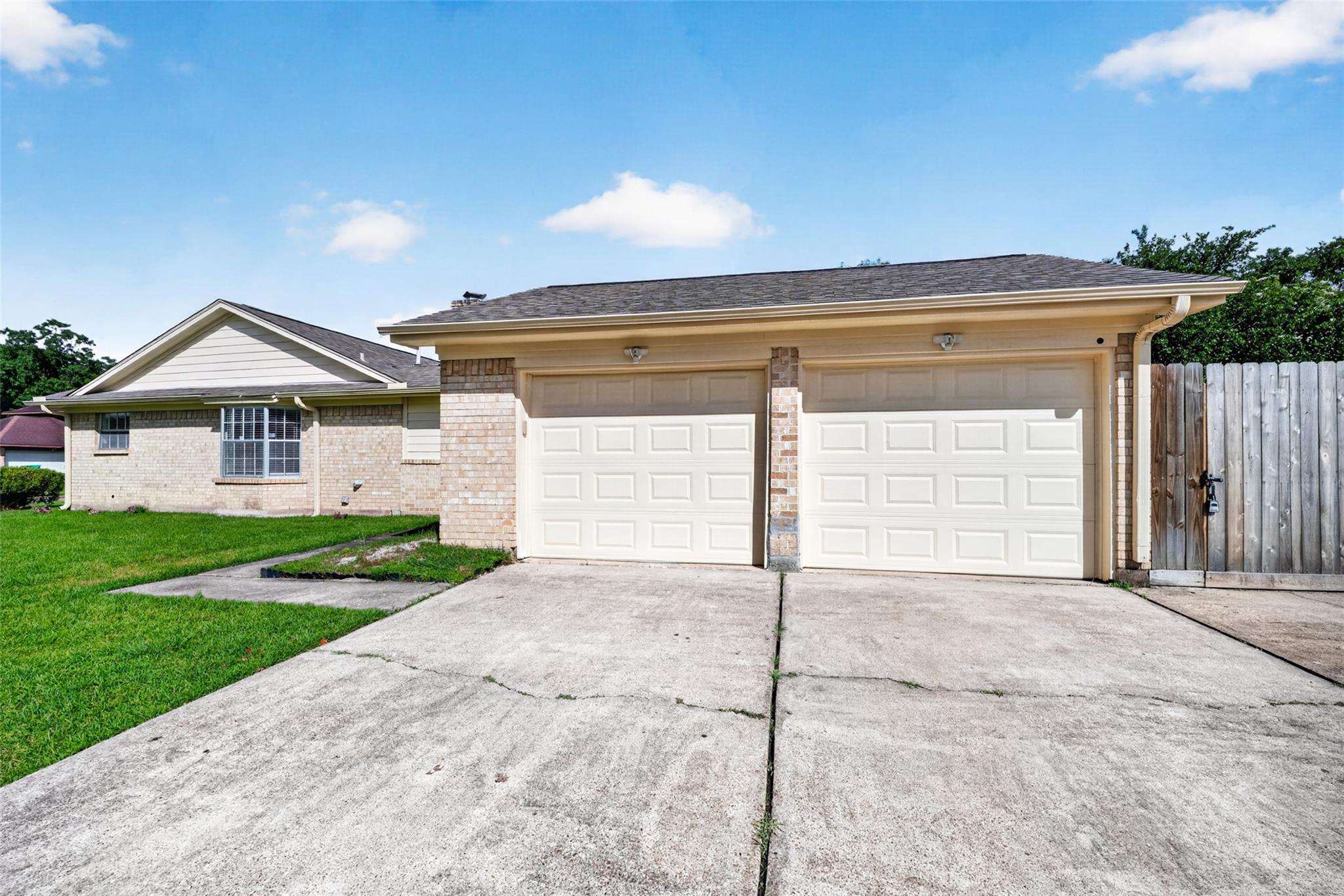 10602 Sagewind Dr, Houston, TX 77089 photo