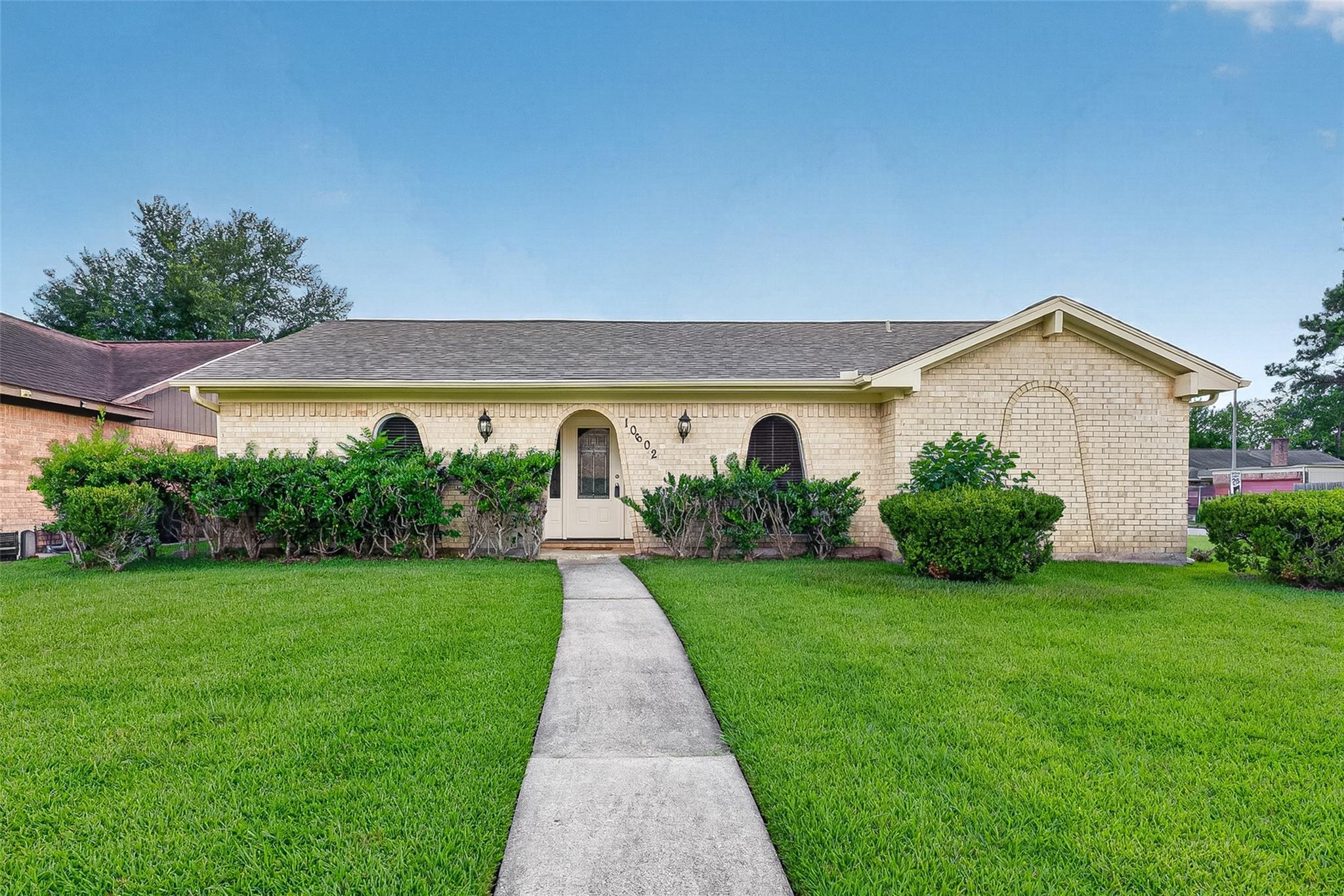 10602 Sagewind Dr, Houston, TX 77089