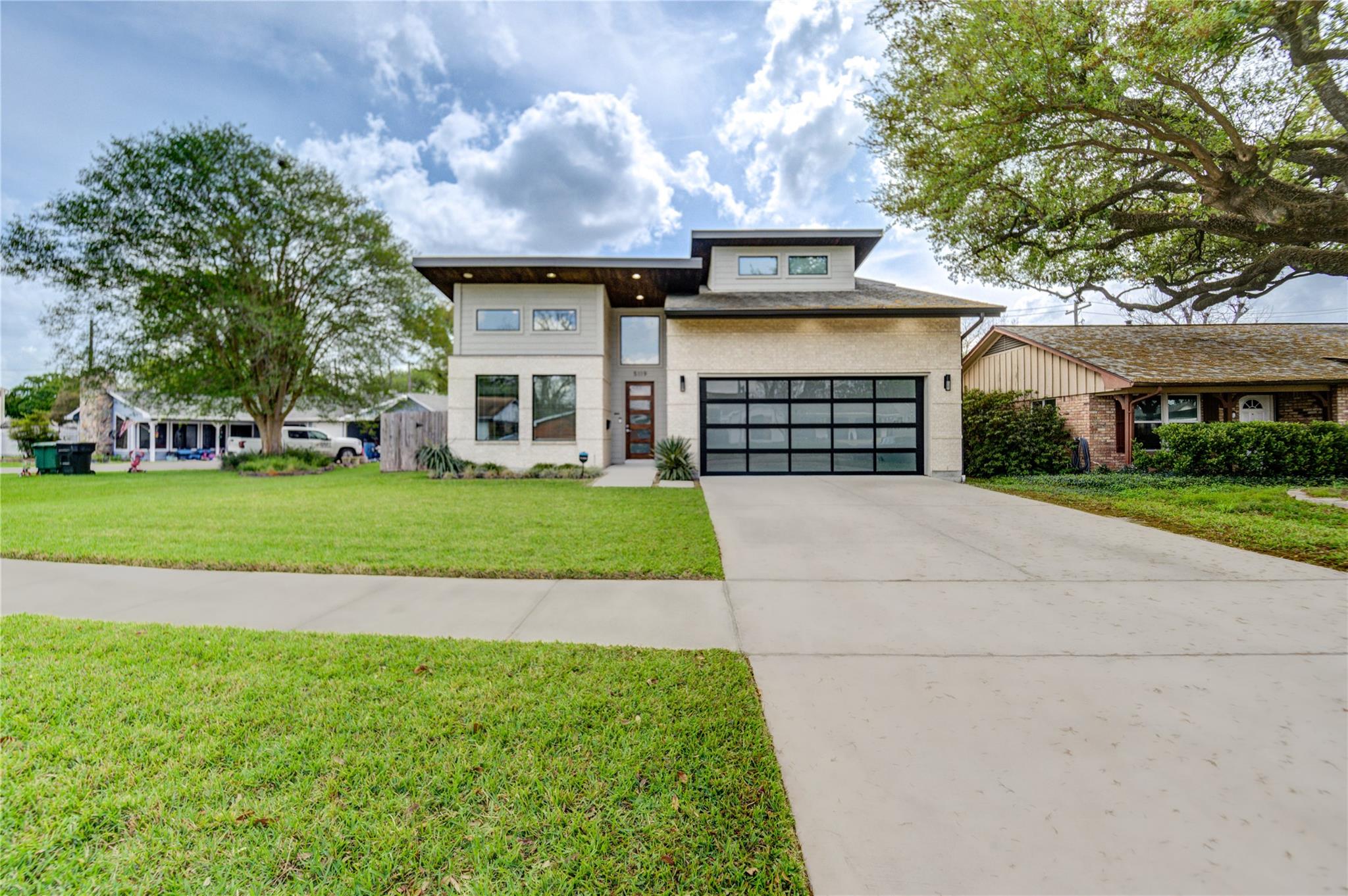 5119 Georgi Ln, Houston, TX 77092