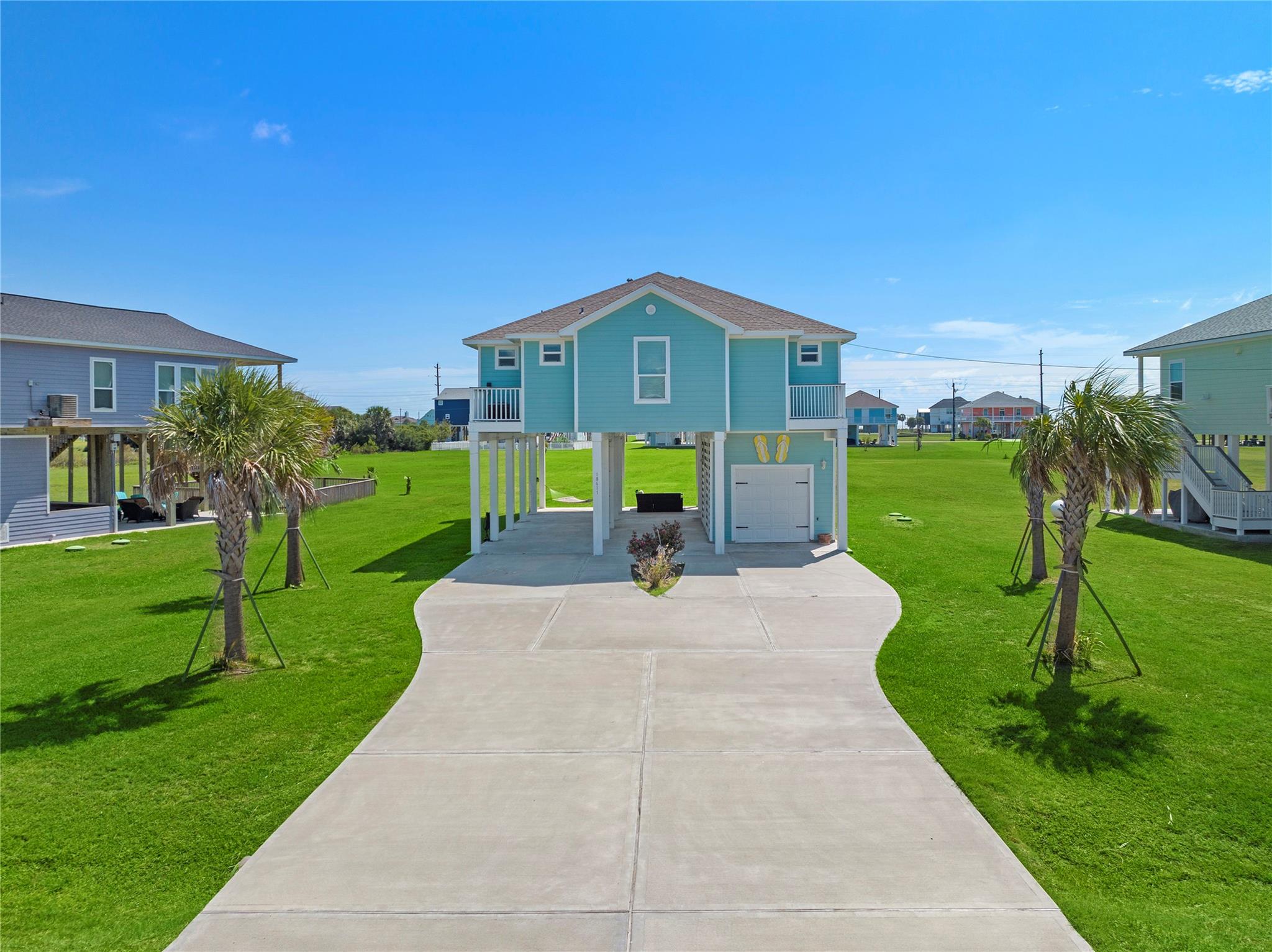 18611 Warrior Rd, Galveston, TX 77554