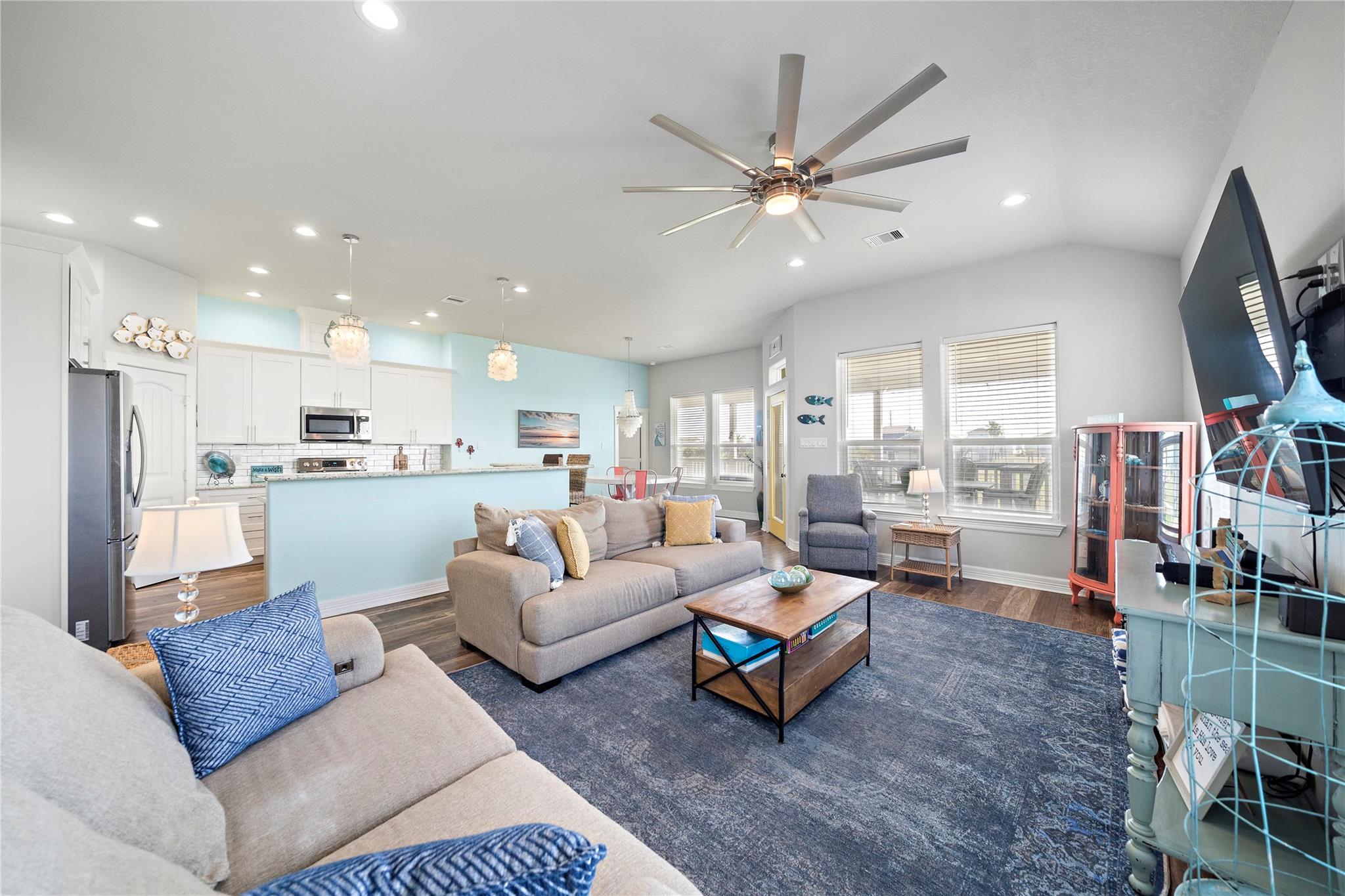 18611 Warrior Rd, Galveston, TX 77554 photo