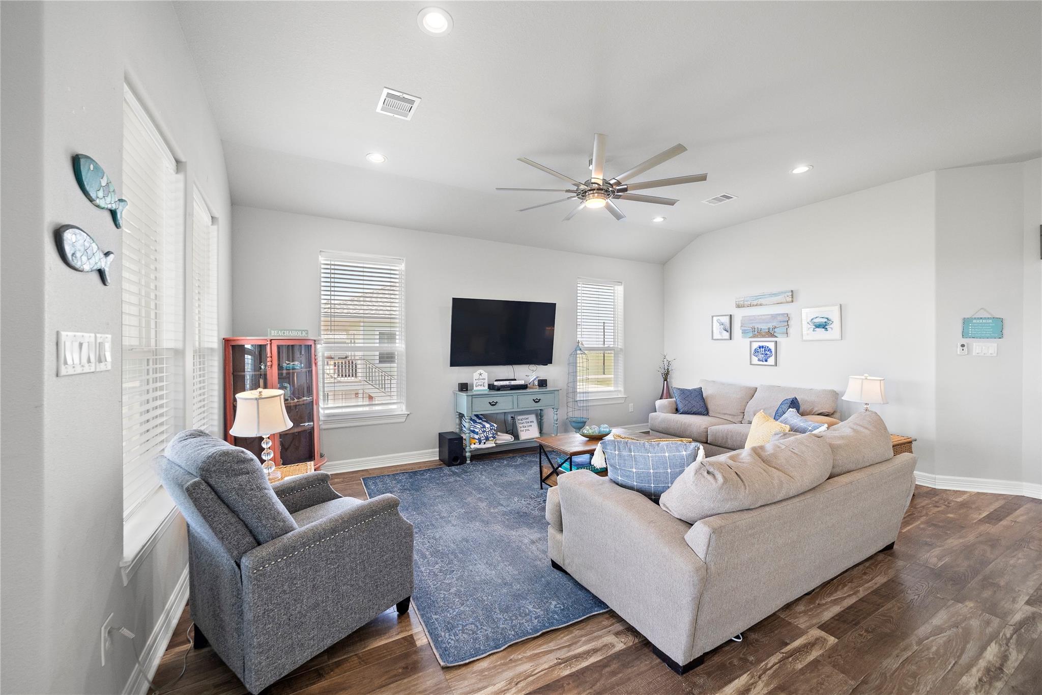 18611 Warrior Rd, Galveston, TX 77554 photo