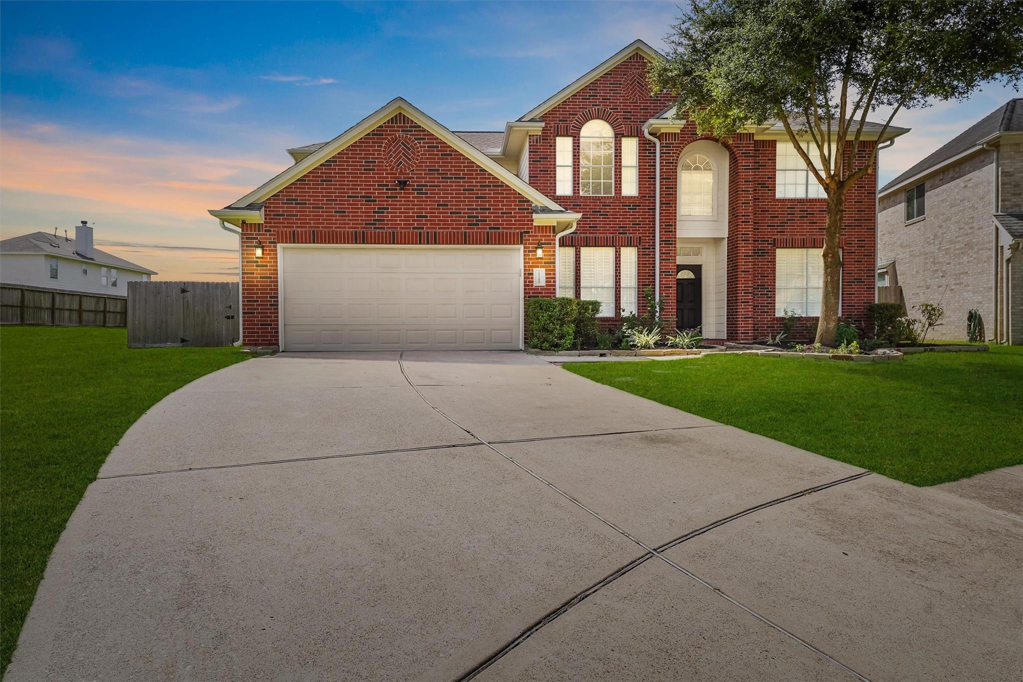 2322 Meadow Briar Dr, Sugar Land, TX 77498