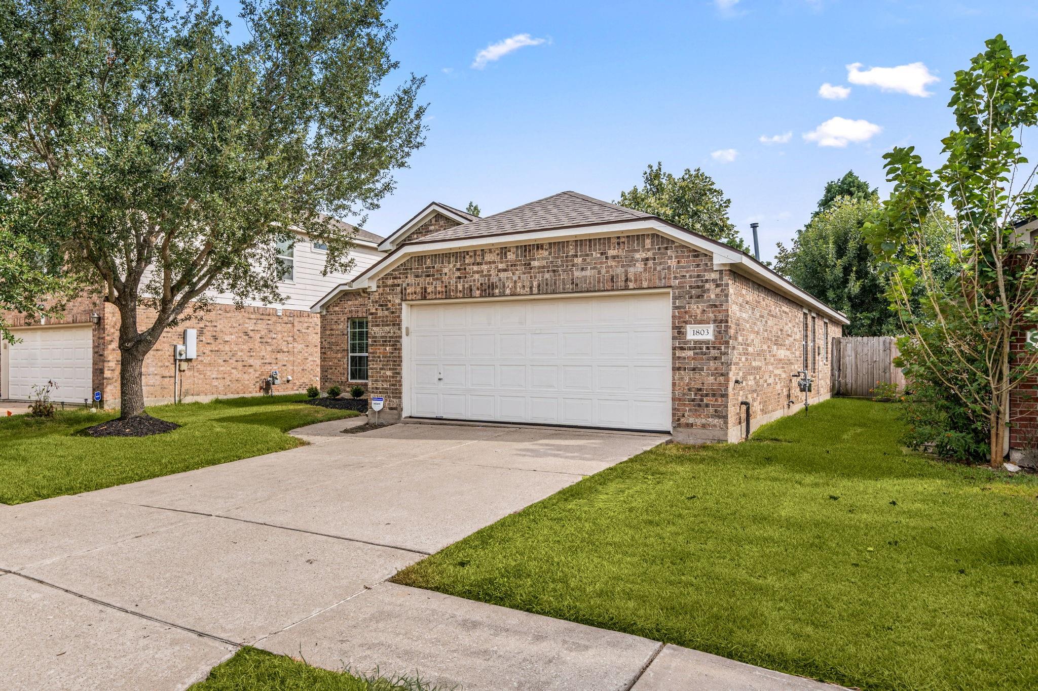 1803 Kessler Park Ct, Houston, TX 77047 photo