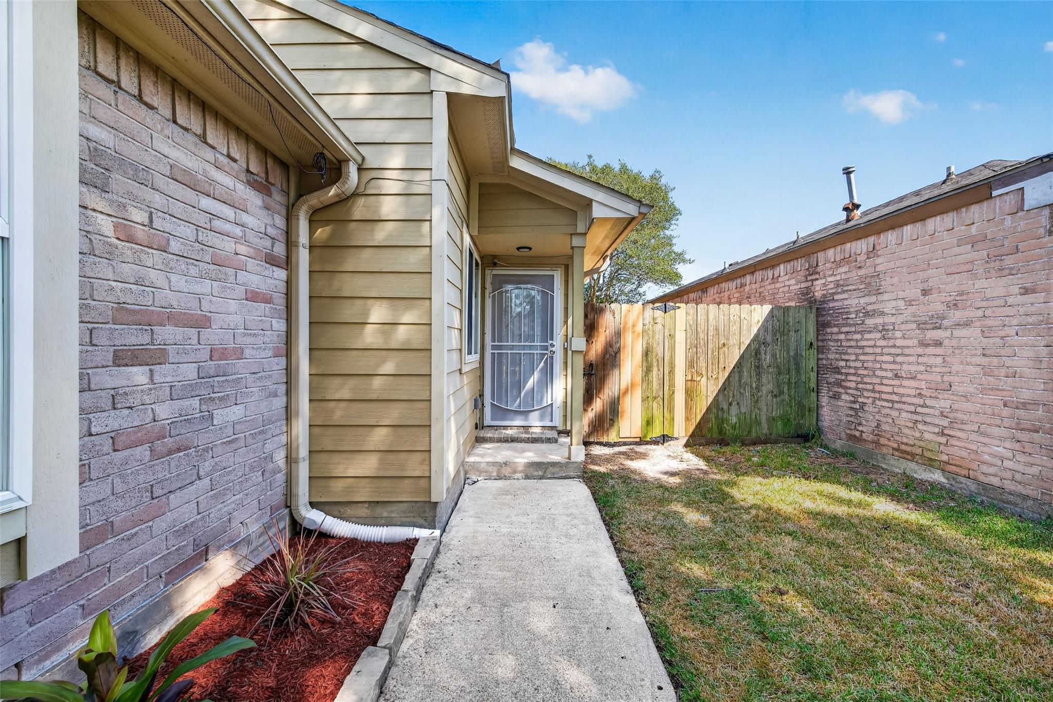 16203 Beck Ridge Dr, Houston, TX 77053 photo