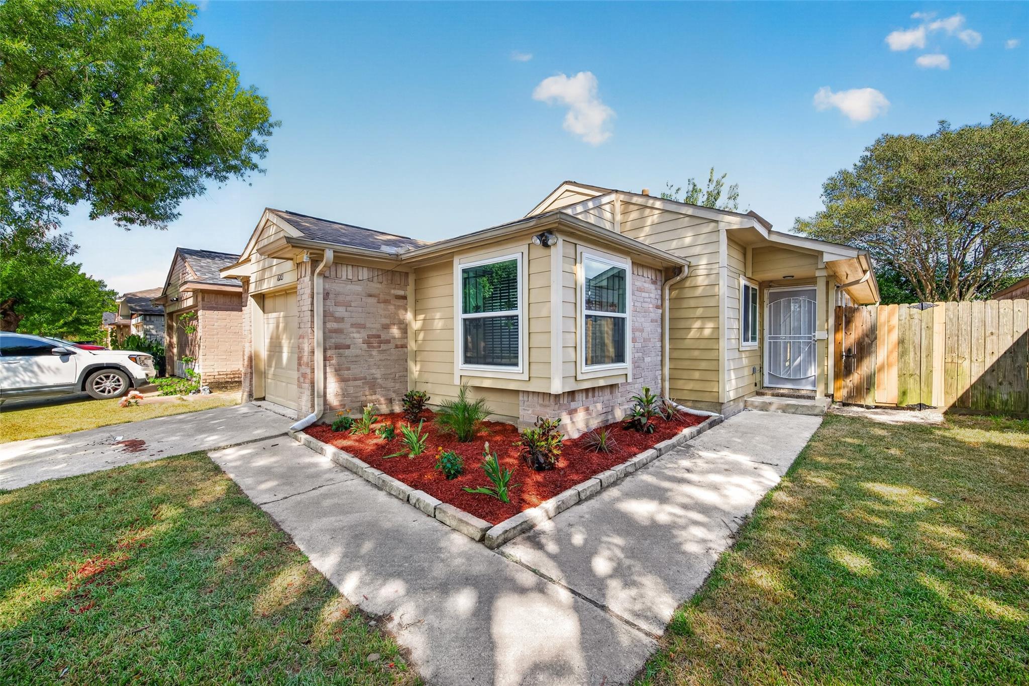 16203 Beck Ridge Dr, Houston, TX 77053 photo