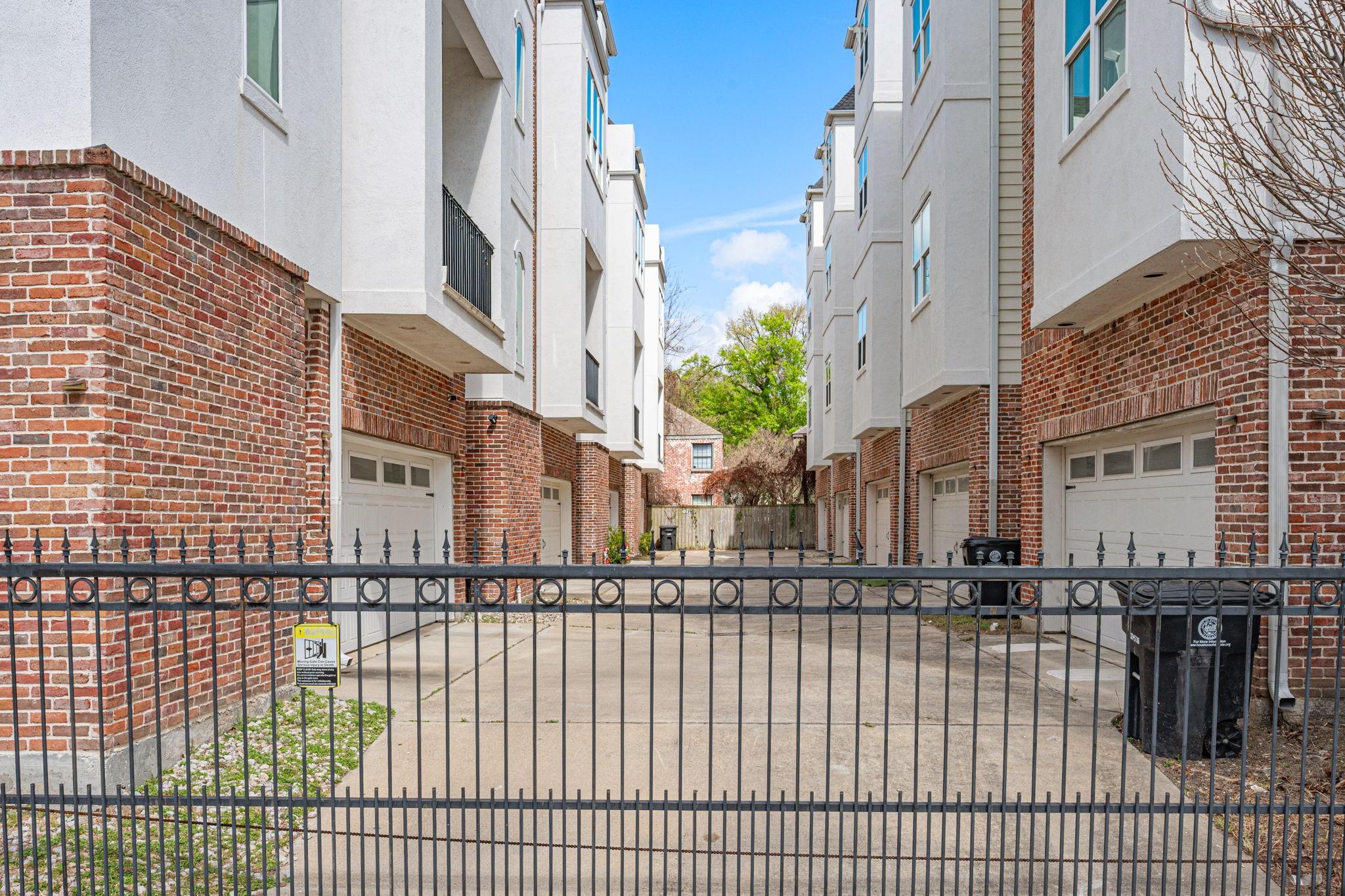 1842 Colquitt St, Houston, TX 77098 photo