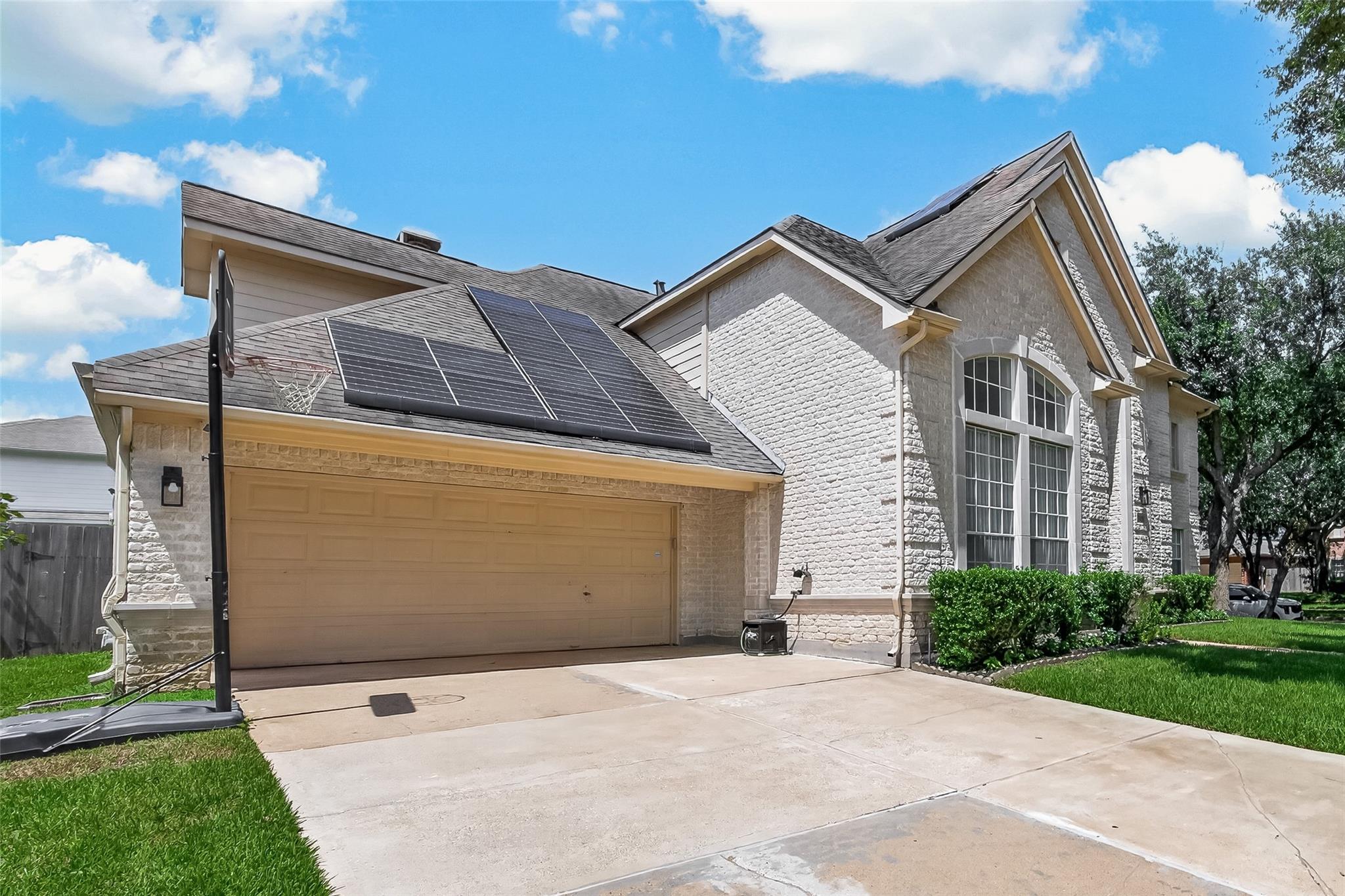 2002 Thorncrest Ct, Sugar Land, TX 77479 photo
