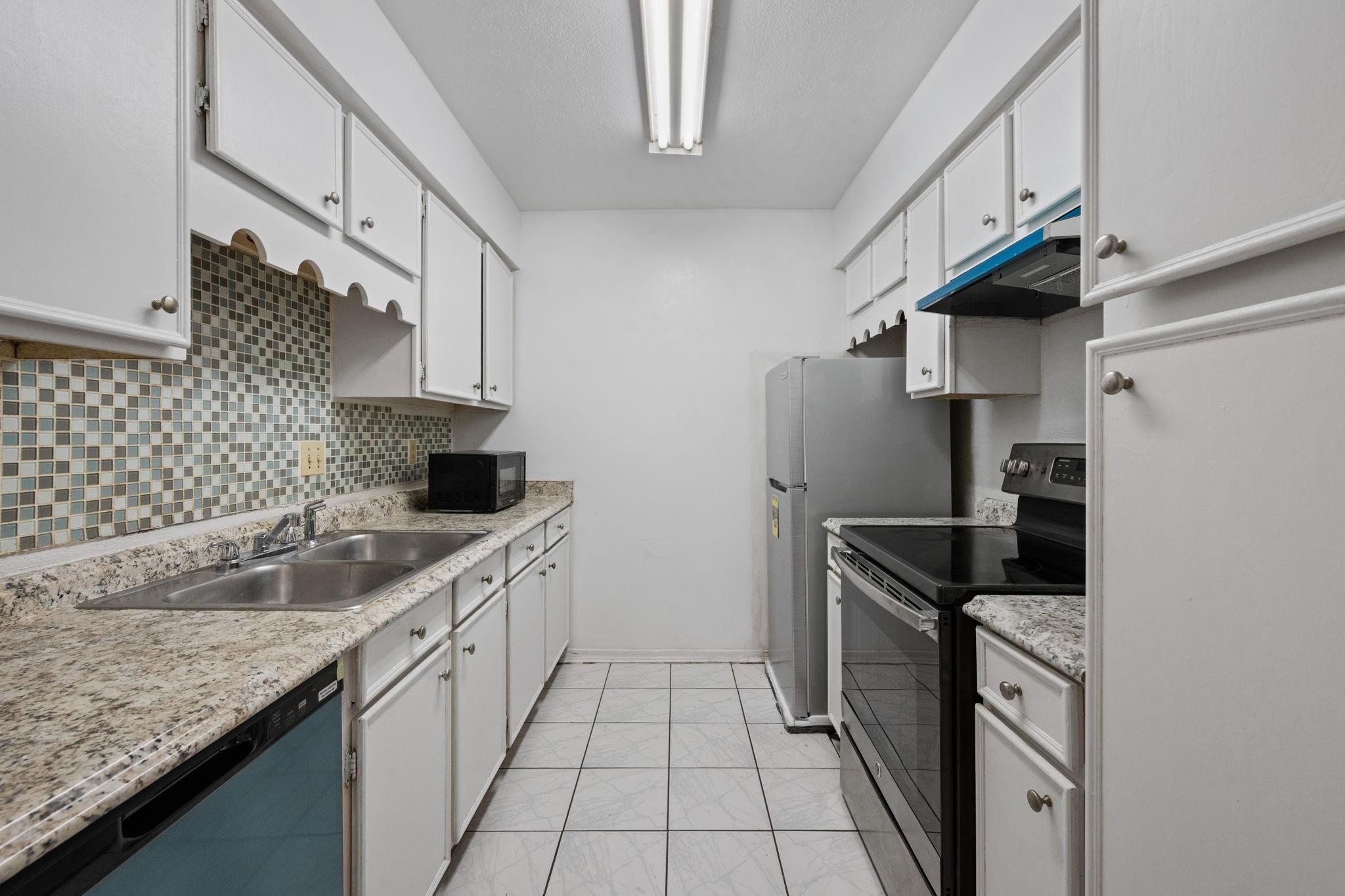 4649 Wild Indigo St #337, Houston, TX 77027 photo