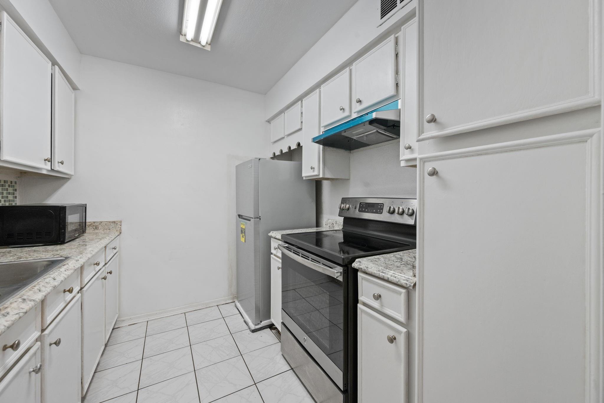 4649 Wild Indigo St #337, Houston, TX 77027 photo