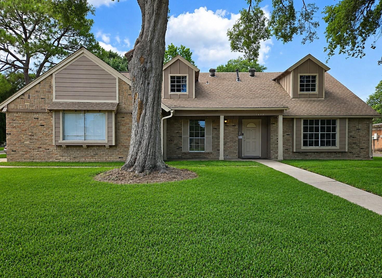 1403 Neptune Ln, Houston, TX 77062