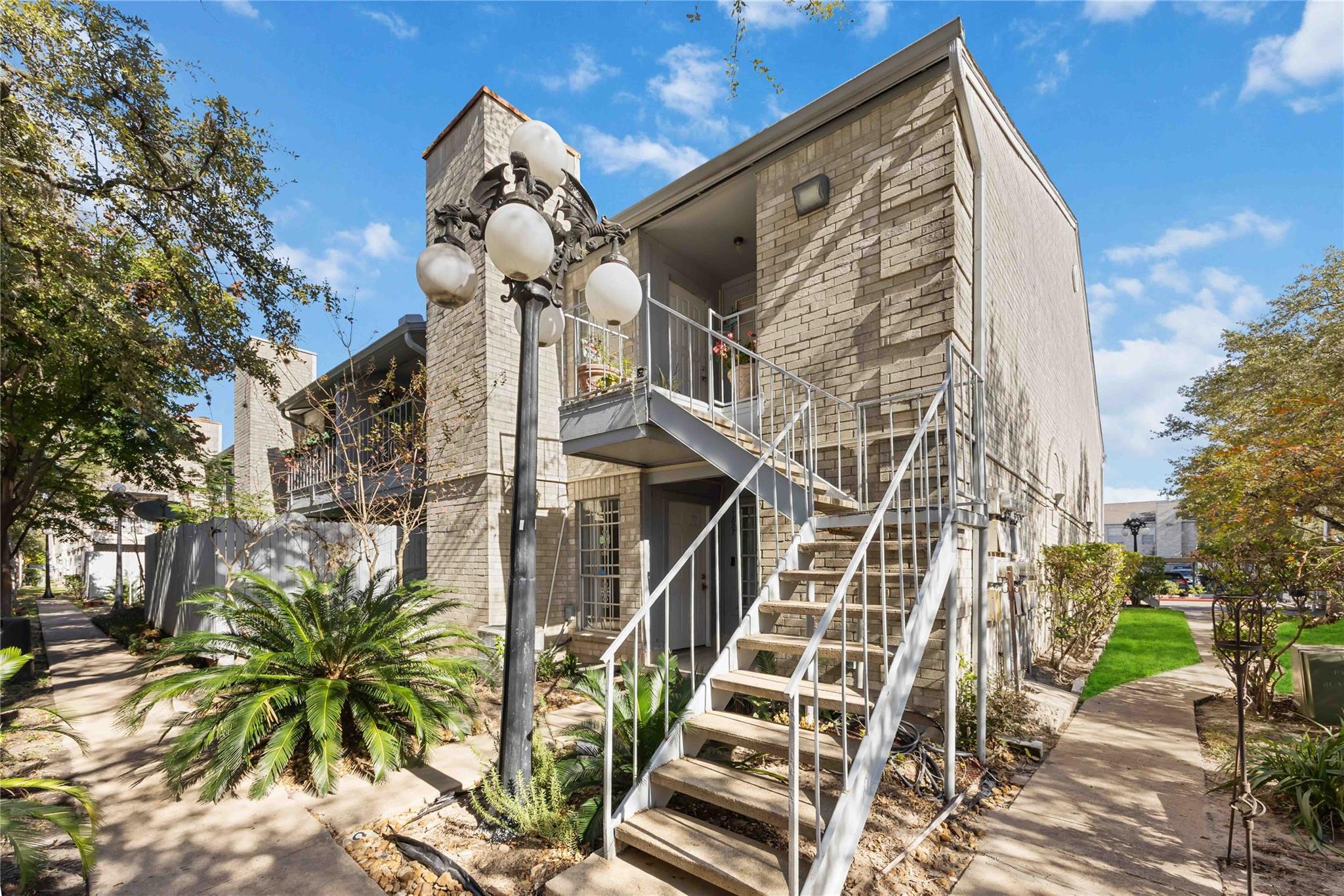 7400 Bellerive Dr, Houston, TX 77036
