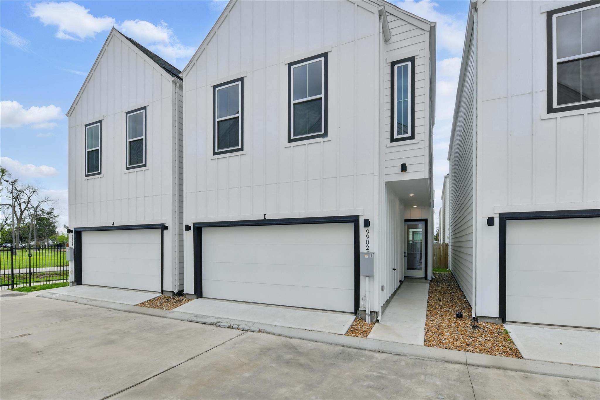 9902 Clark Rd, Houston, TX 77076