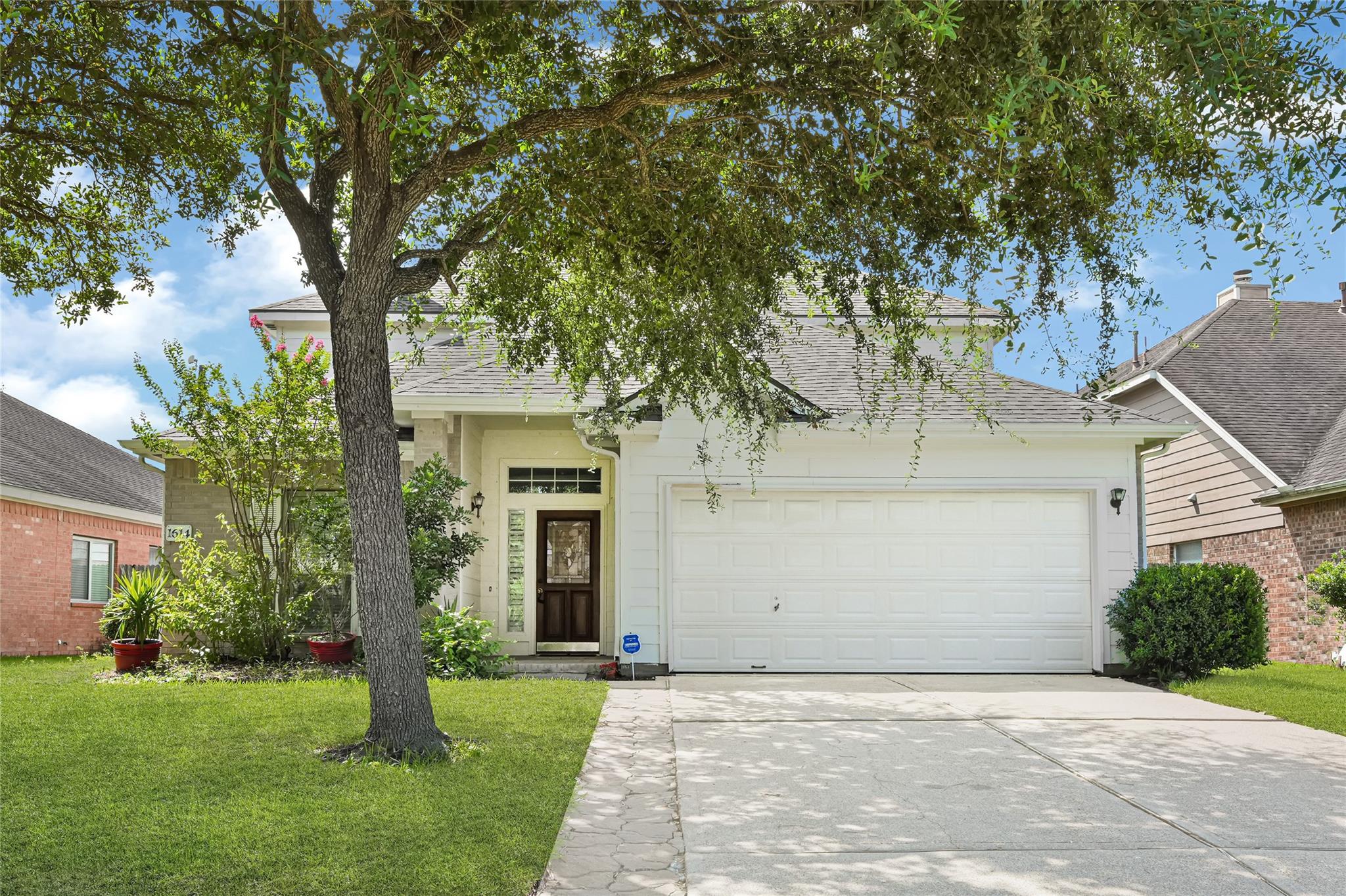 1614 Roaring Spring Ln, Pasadena, TX 77586