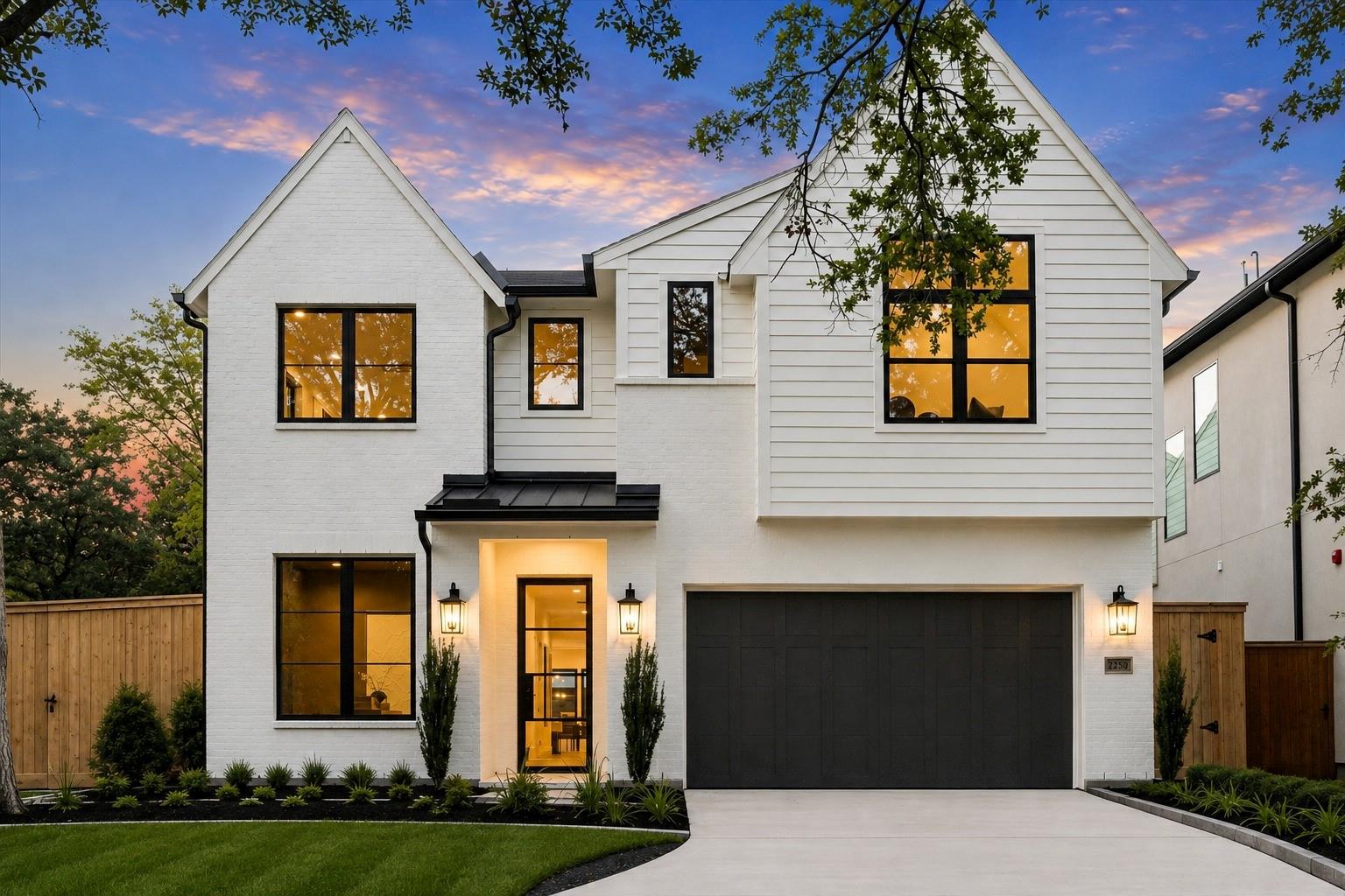 2250 Bartlett St, Houston, TX 77098