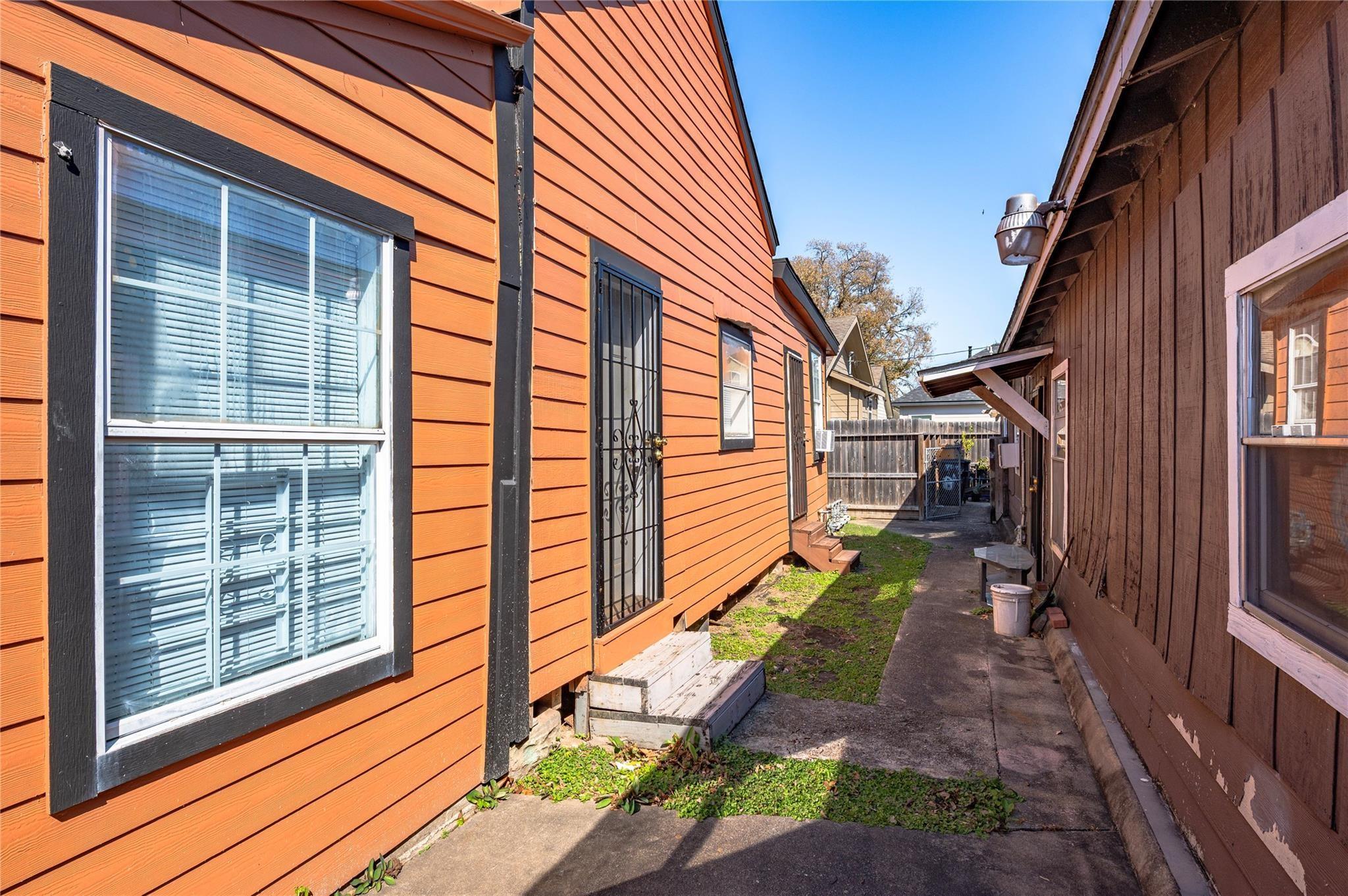 307 York St, Houston, TX 77003 photo