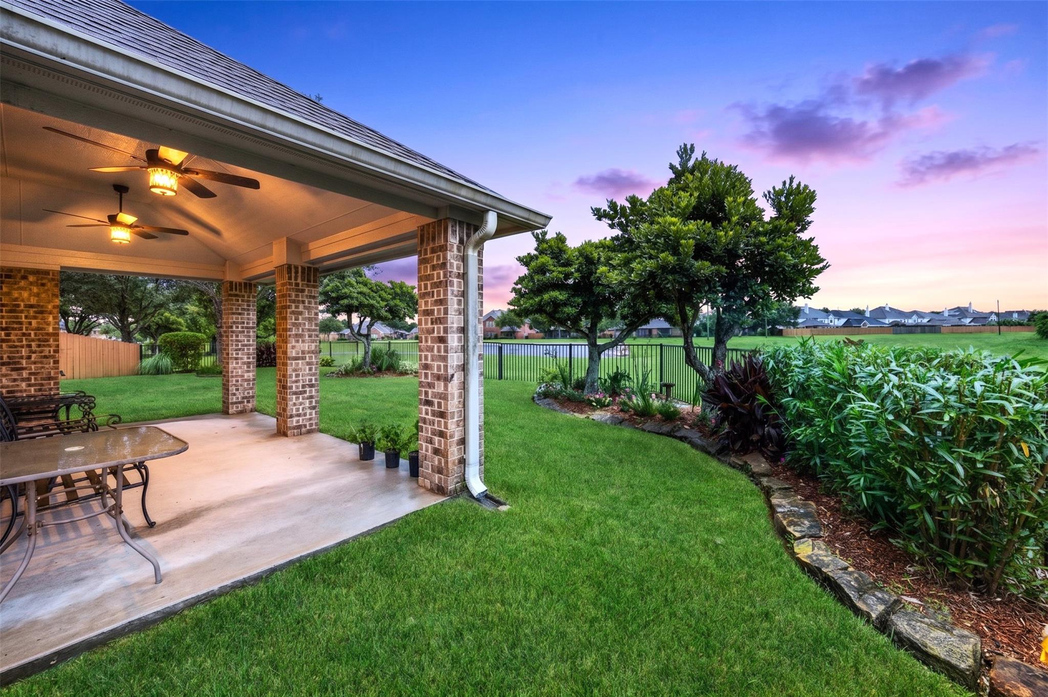 987 Astoria Ln, League City, TX 77573