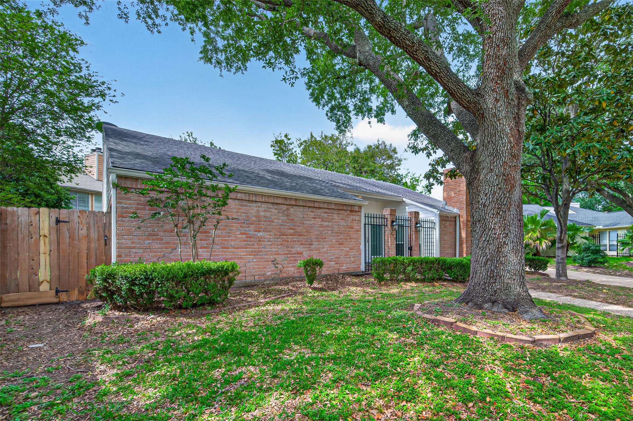 12319 Ella Lee Ln, Houston, TX 77077 photo
