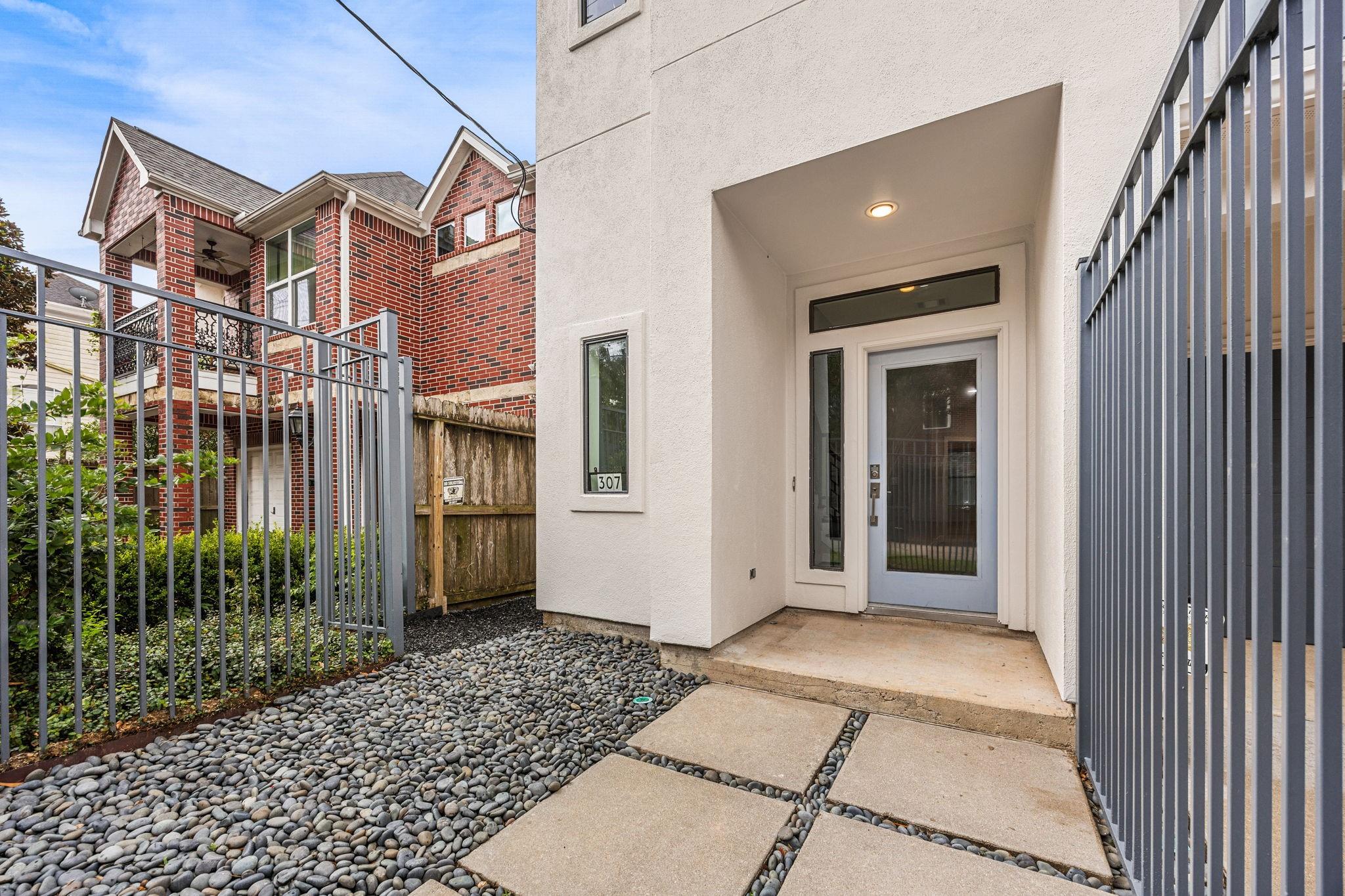 307 Knox St, Houston, TX 77007 photo