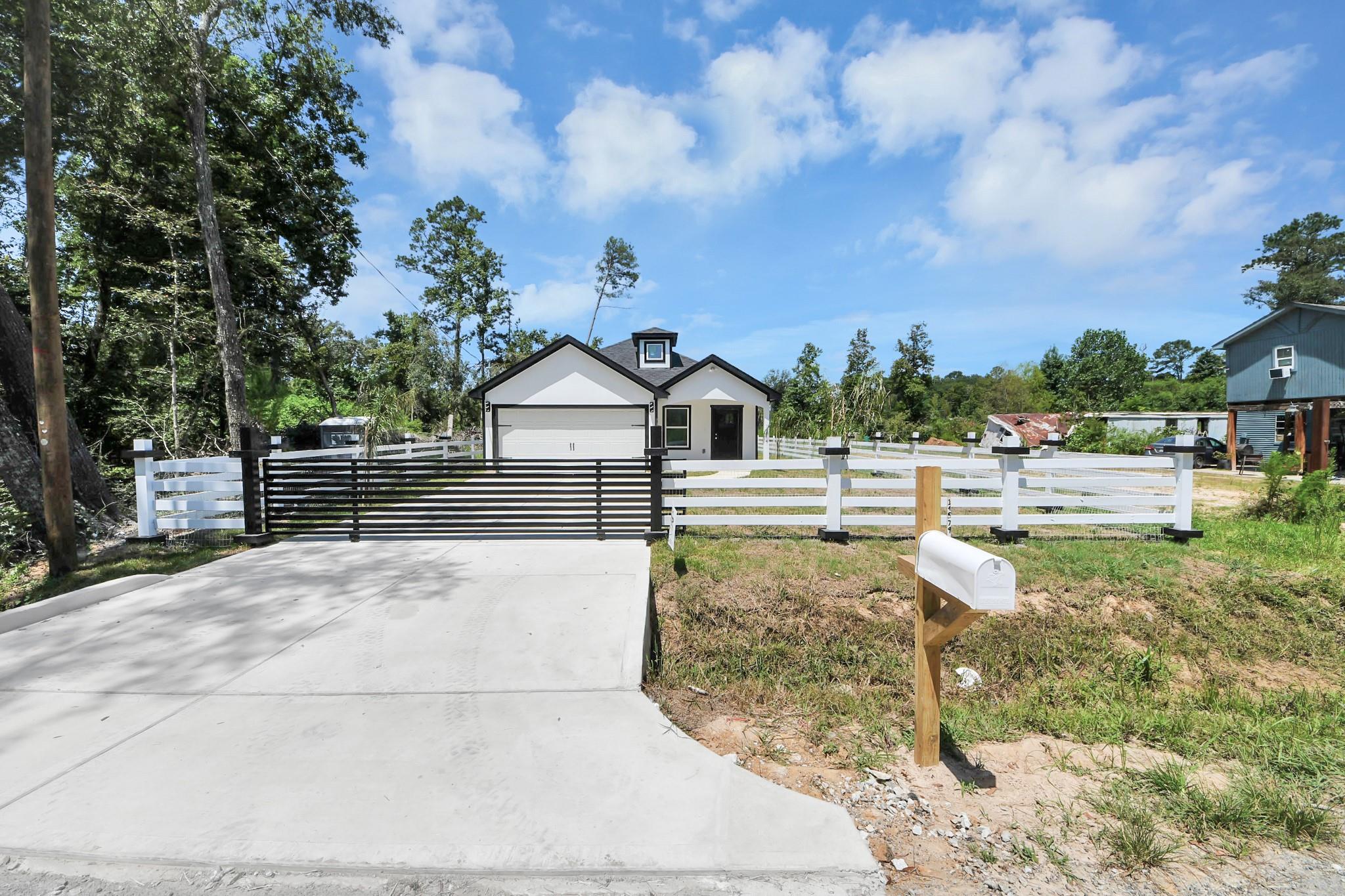 14574 Half Circle St, Splendora, TX 77372 photo