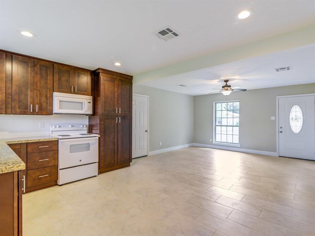 16626 Forest Bend Ave, Friendswood, TX 77546 photo
