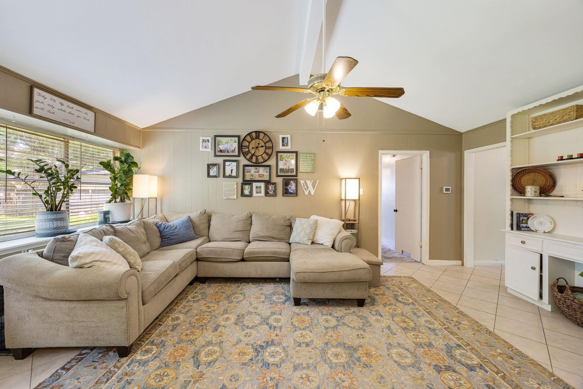 9314 Vickijohn Dr, Houston, TX 77031 photo
