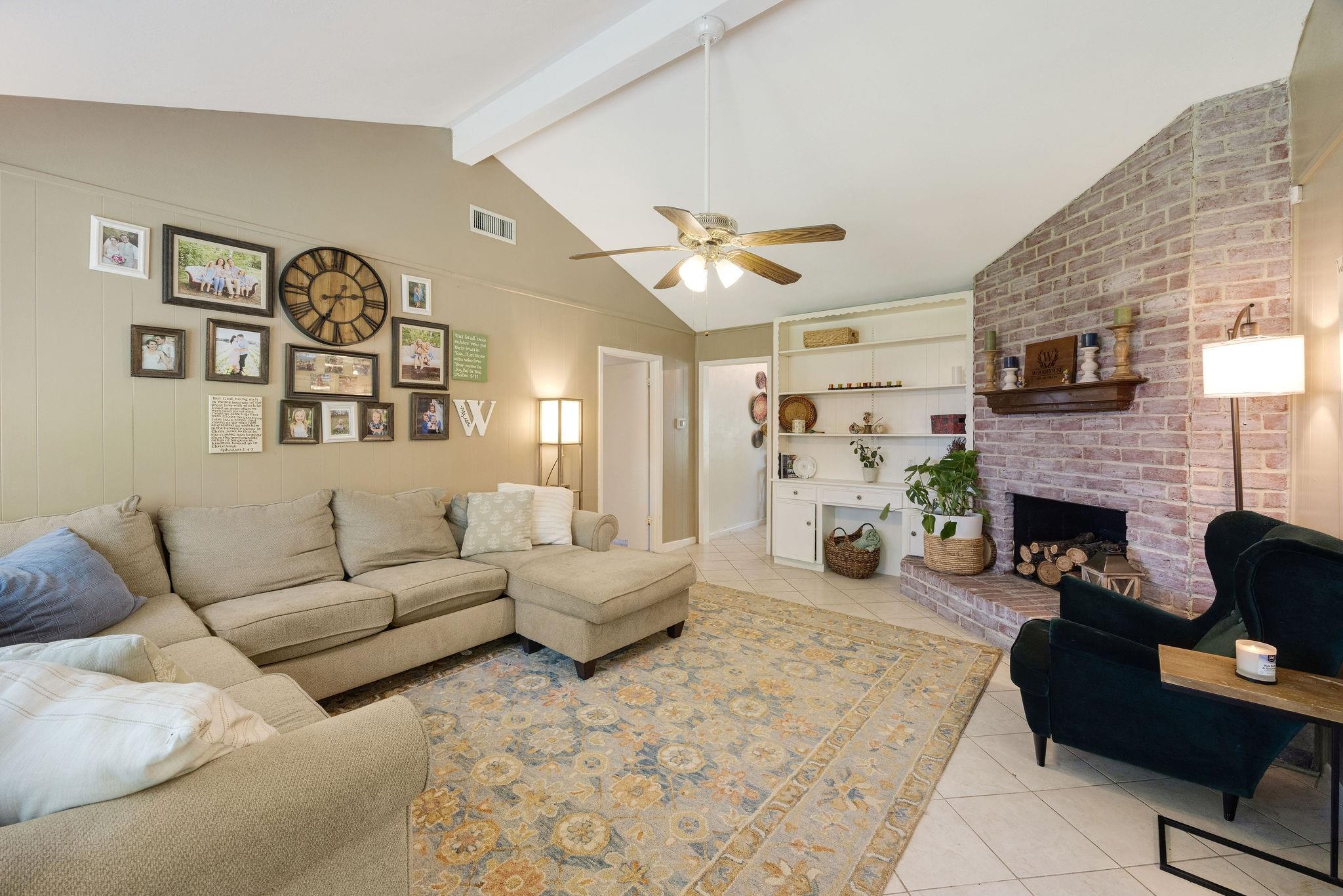 9314 Vickijohn Dr, Houston, TX 77031 photo